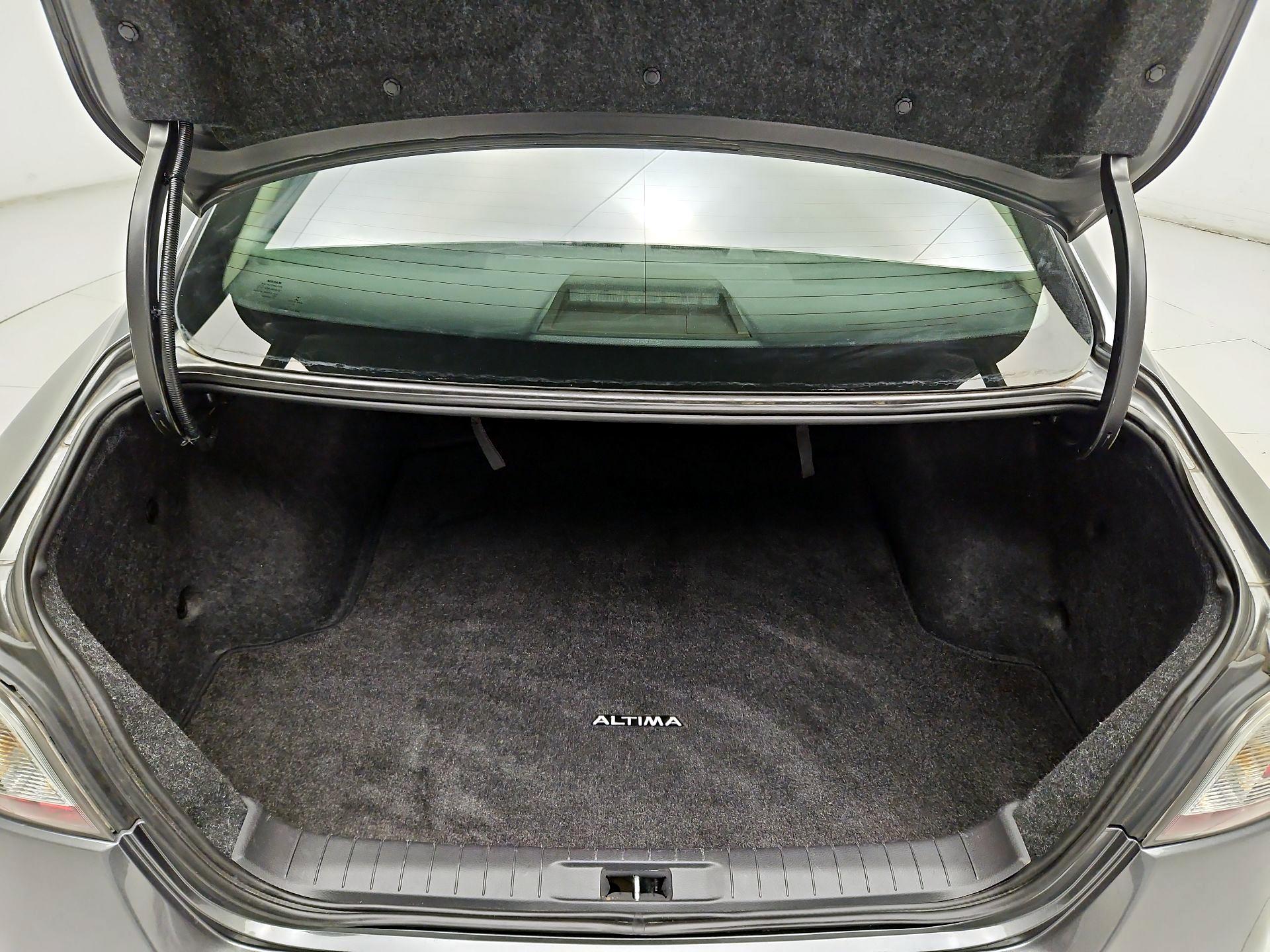 Thumbnail: 2015 Nissan Altima - 18