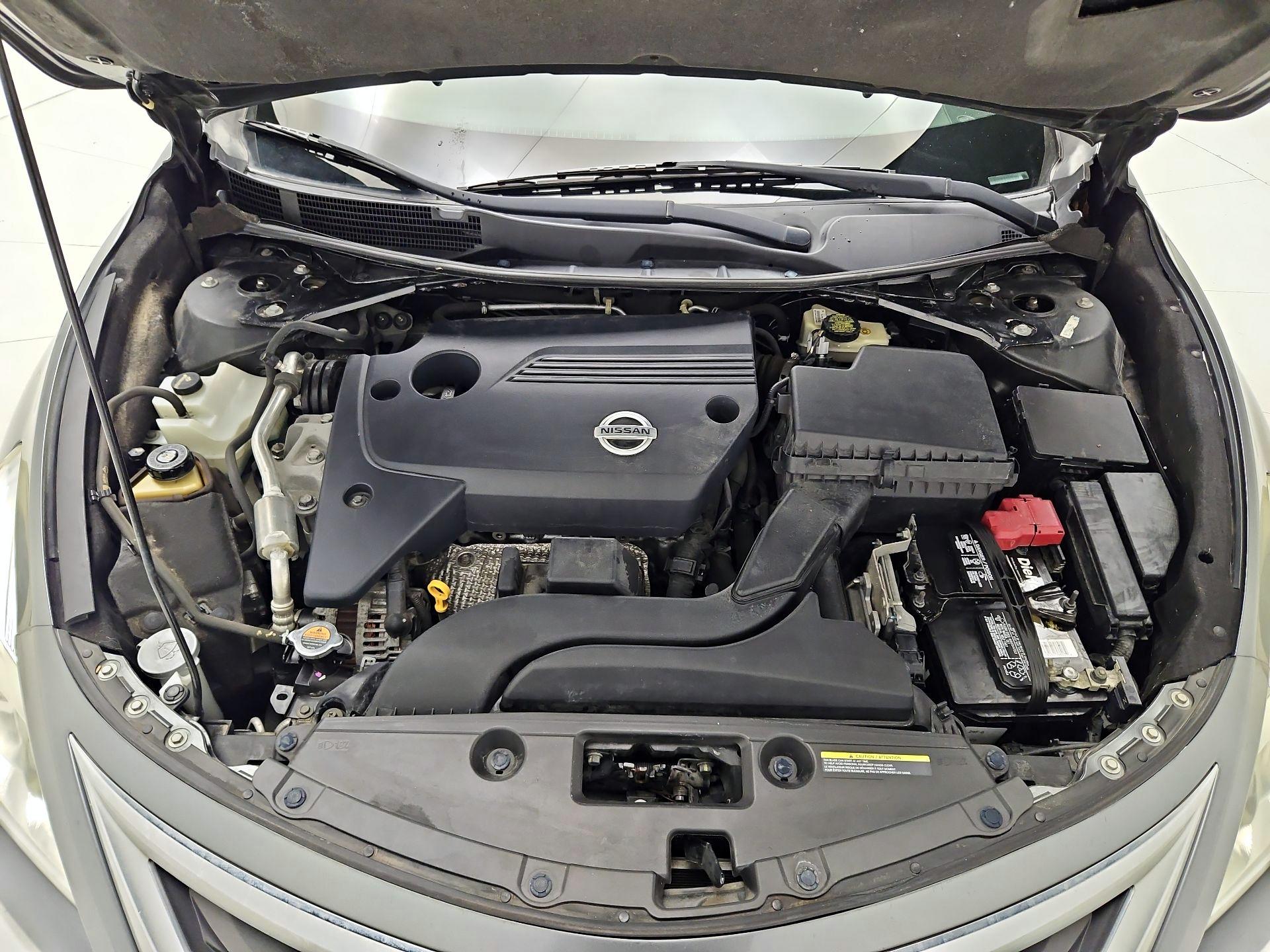 Thumbnail: 2015 Nissan Altima - 19