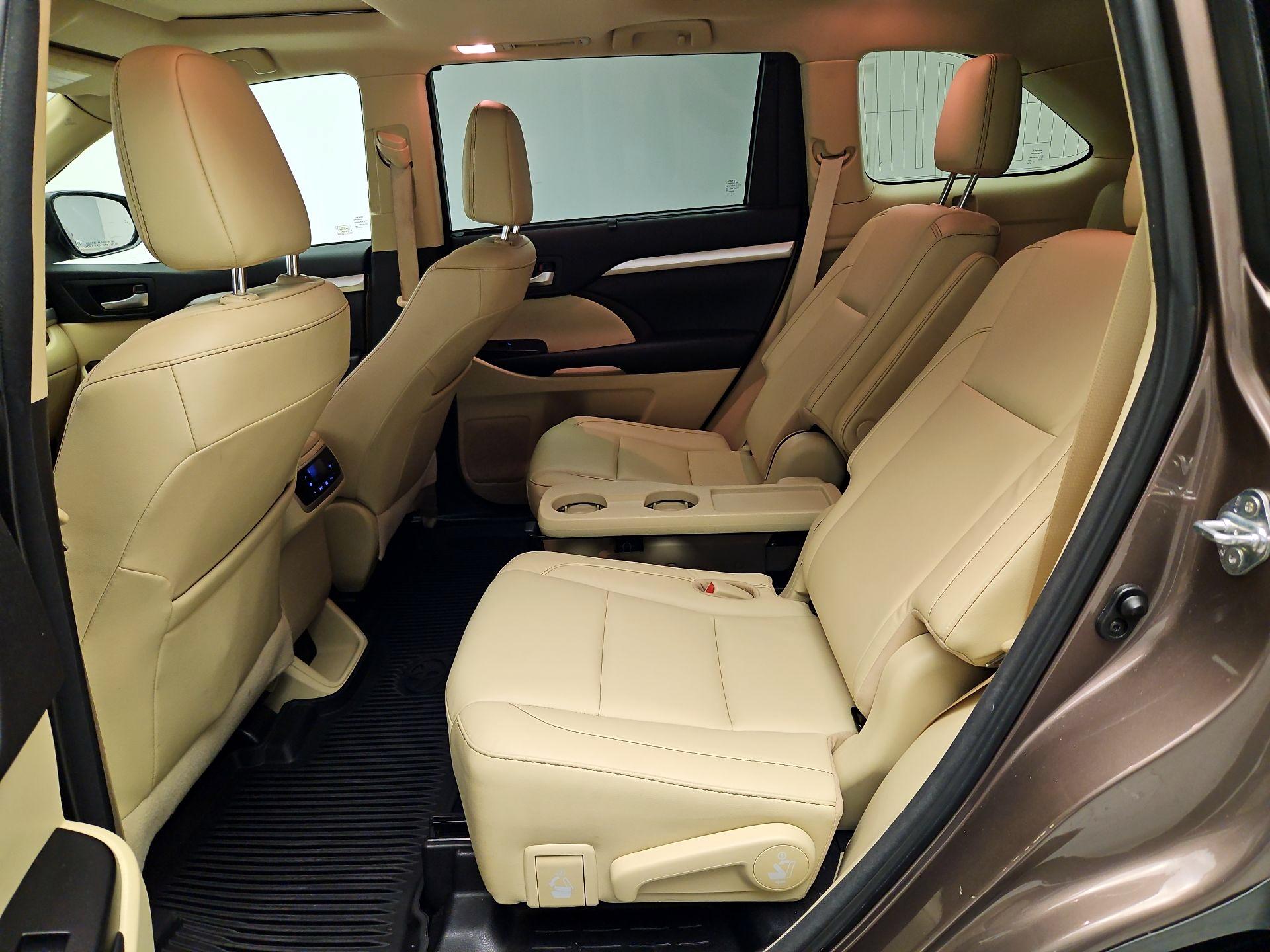 Thumbnail: 2018 Toyota Highlander - 17