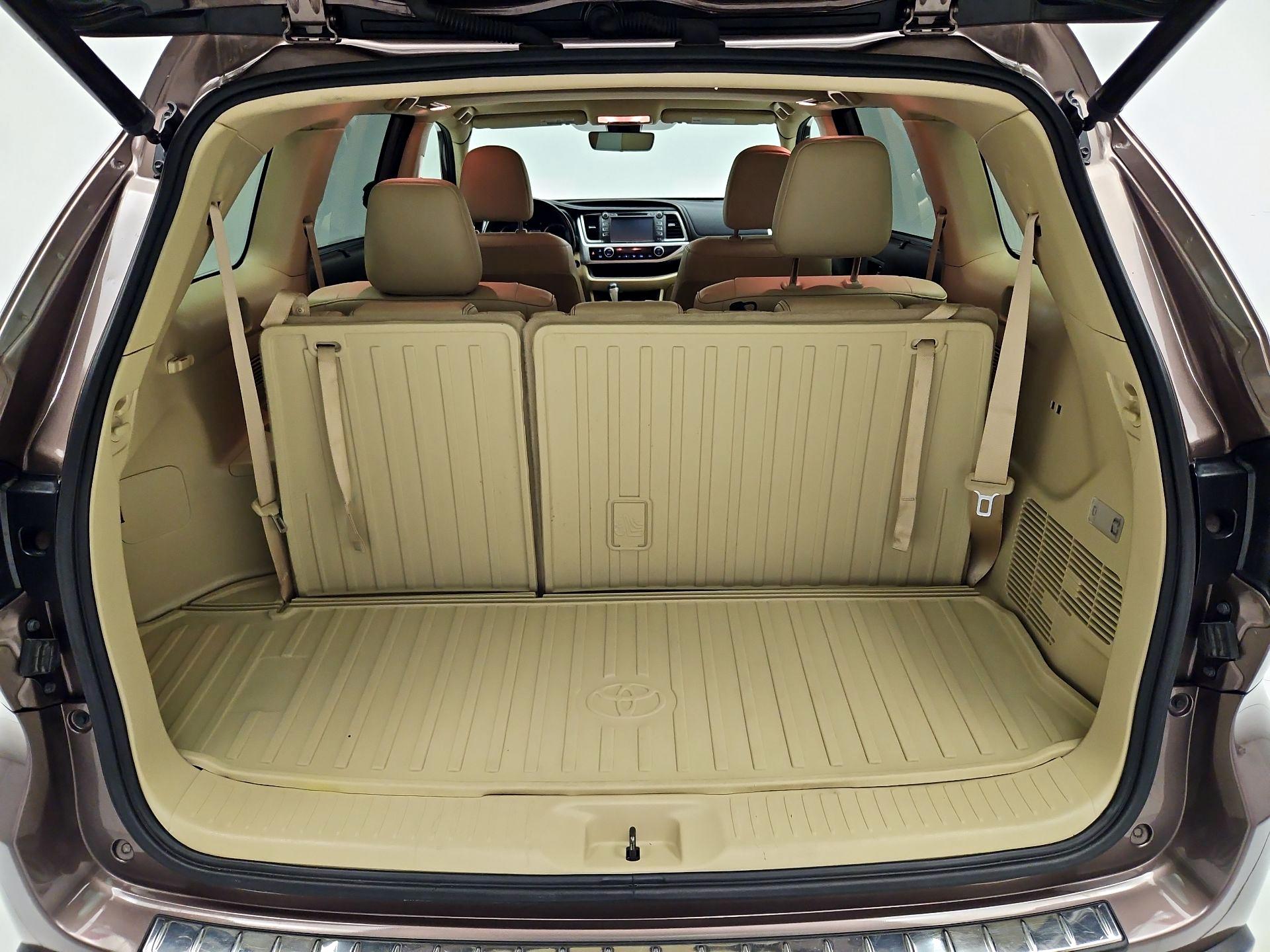 Thumbnail: 2018 Toyota Highlander - 18