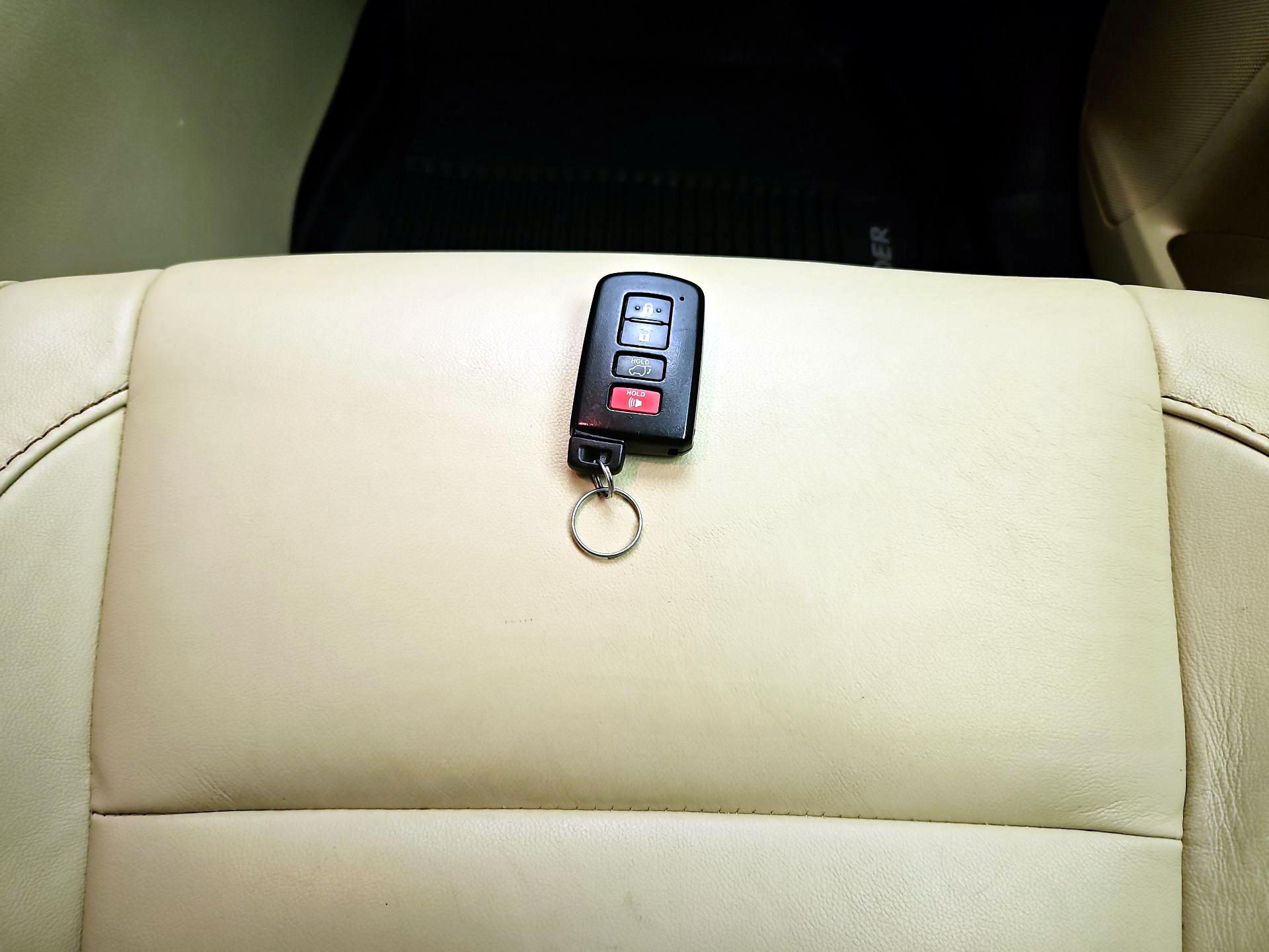 Thumbnail: 2018 Toyota Highlander - 20