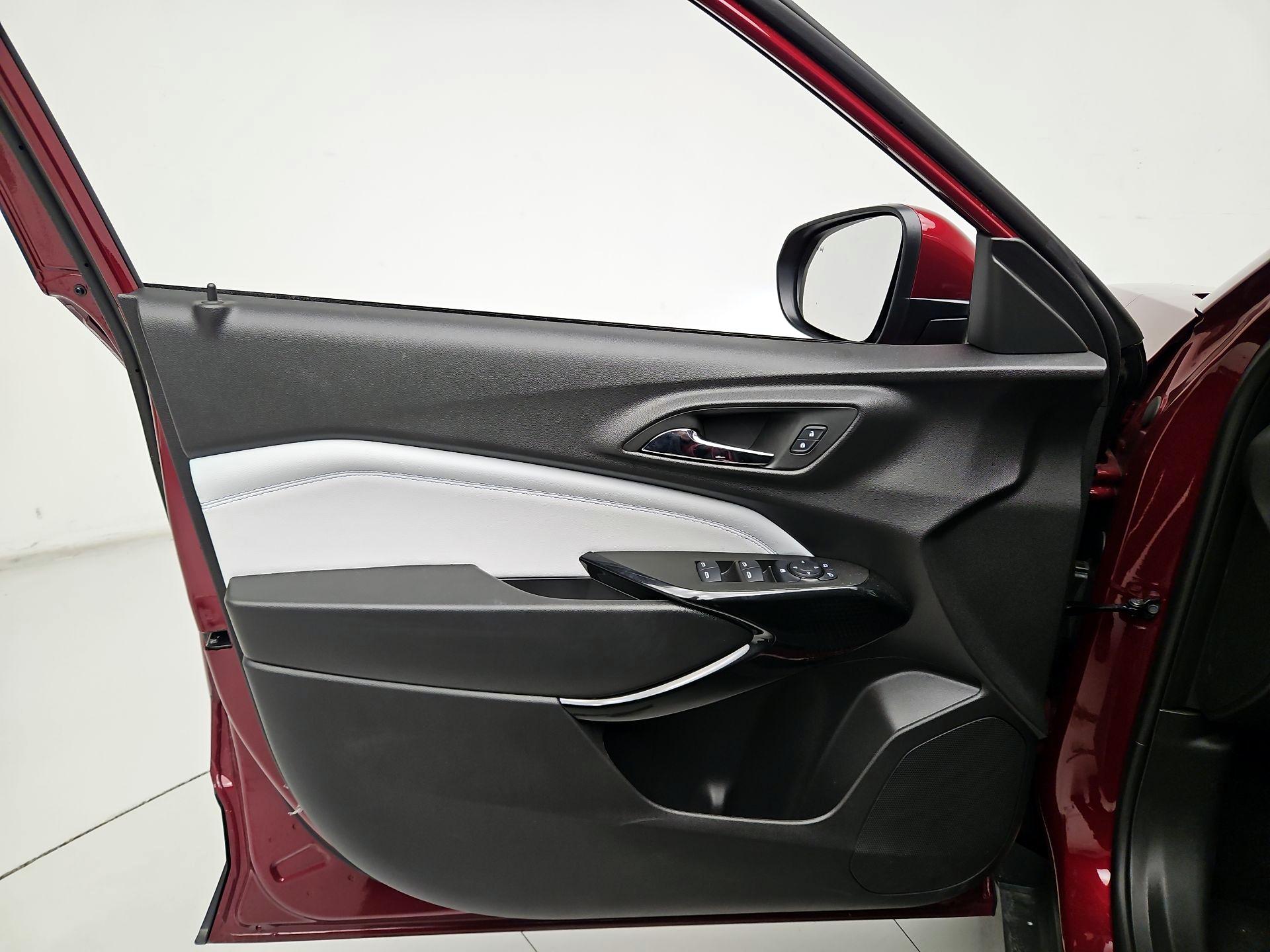 Thumbnail: 2025 Chevrolet Trax - 12