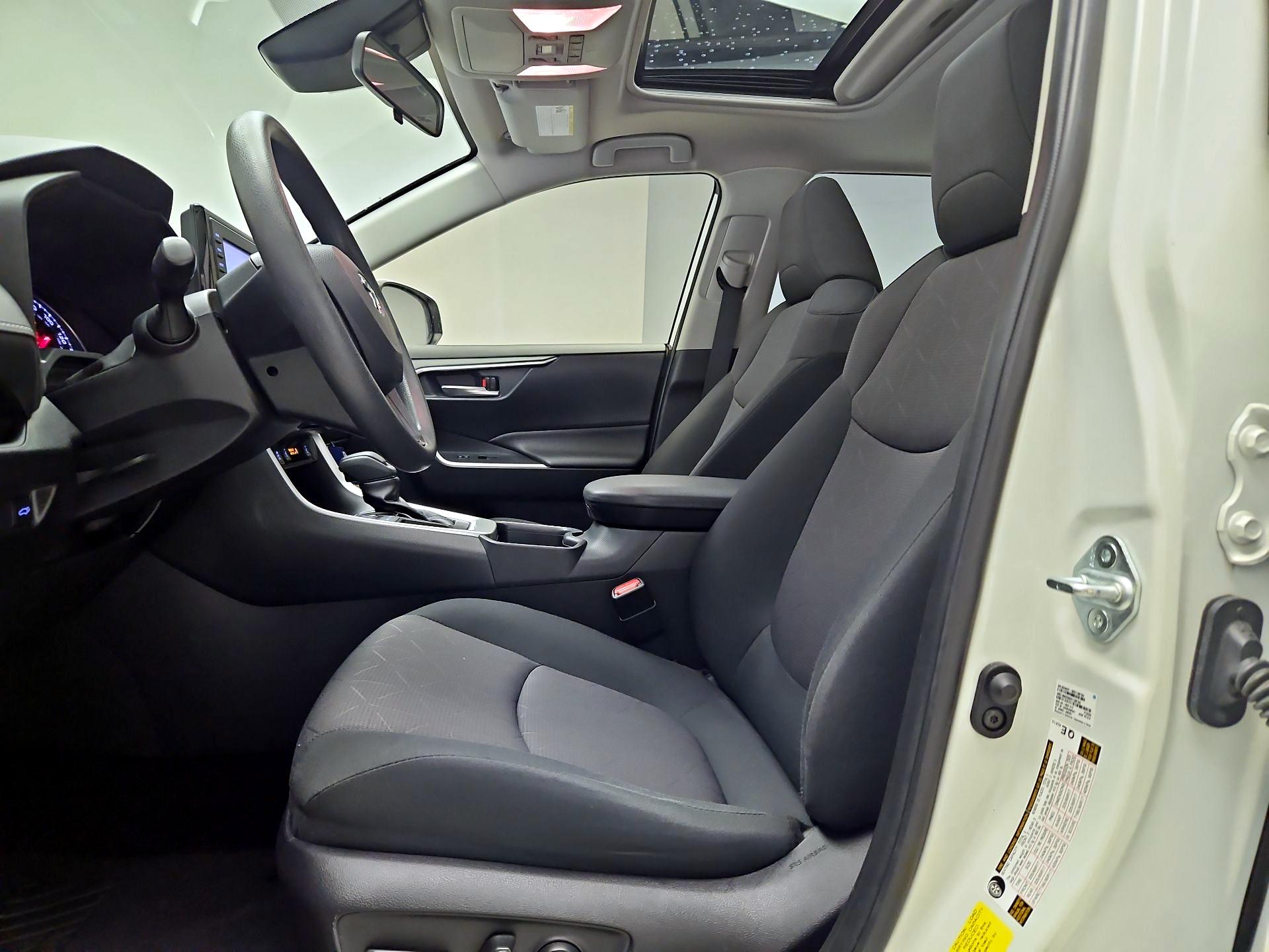 Thumbnail: 2019 Toyota RAV4 - 11