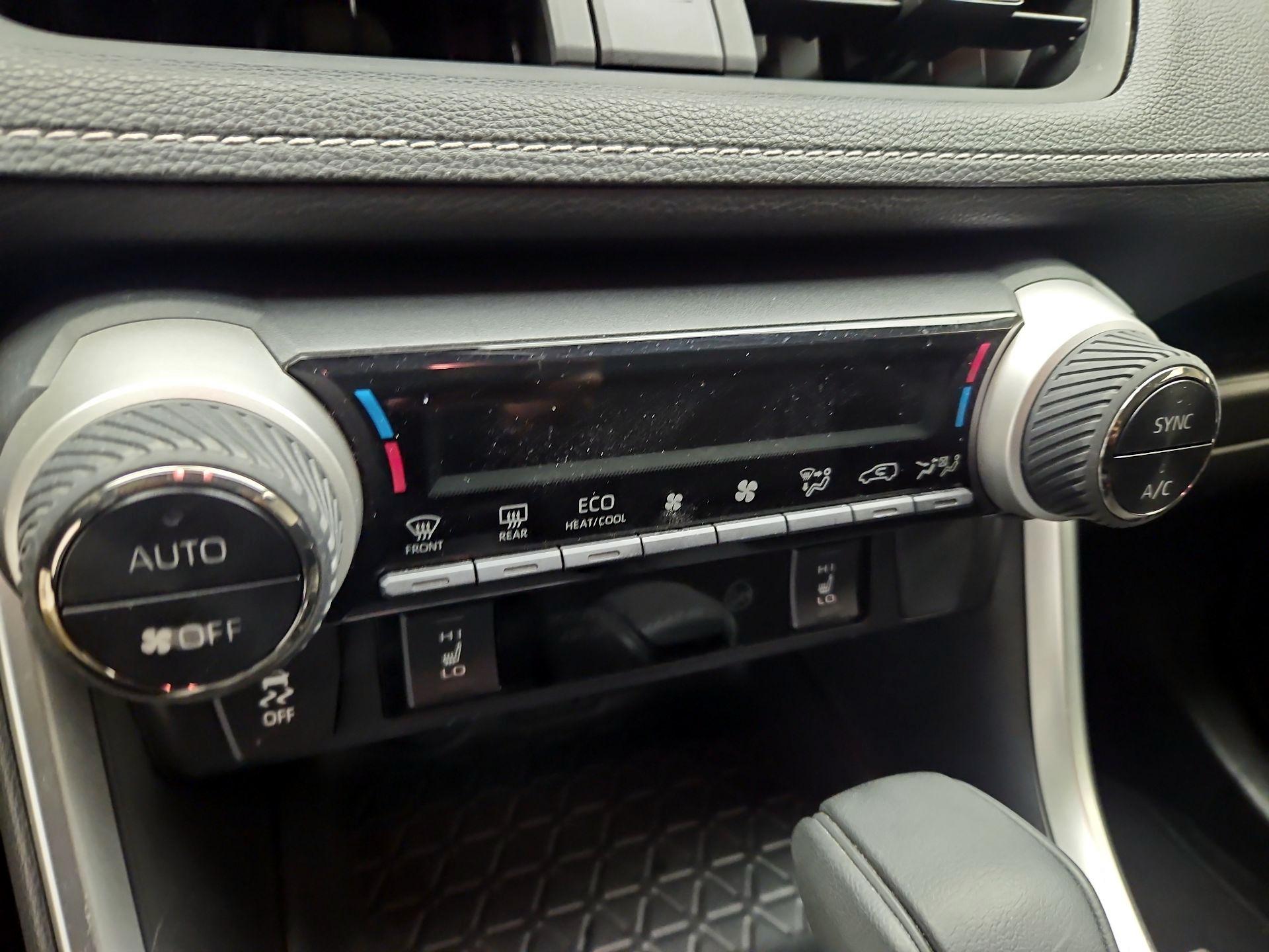 Thumbnail: 2019 Toyota RAV4 - 16