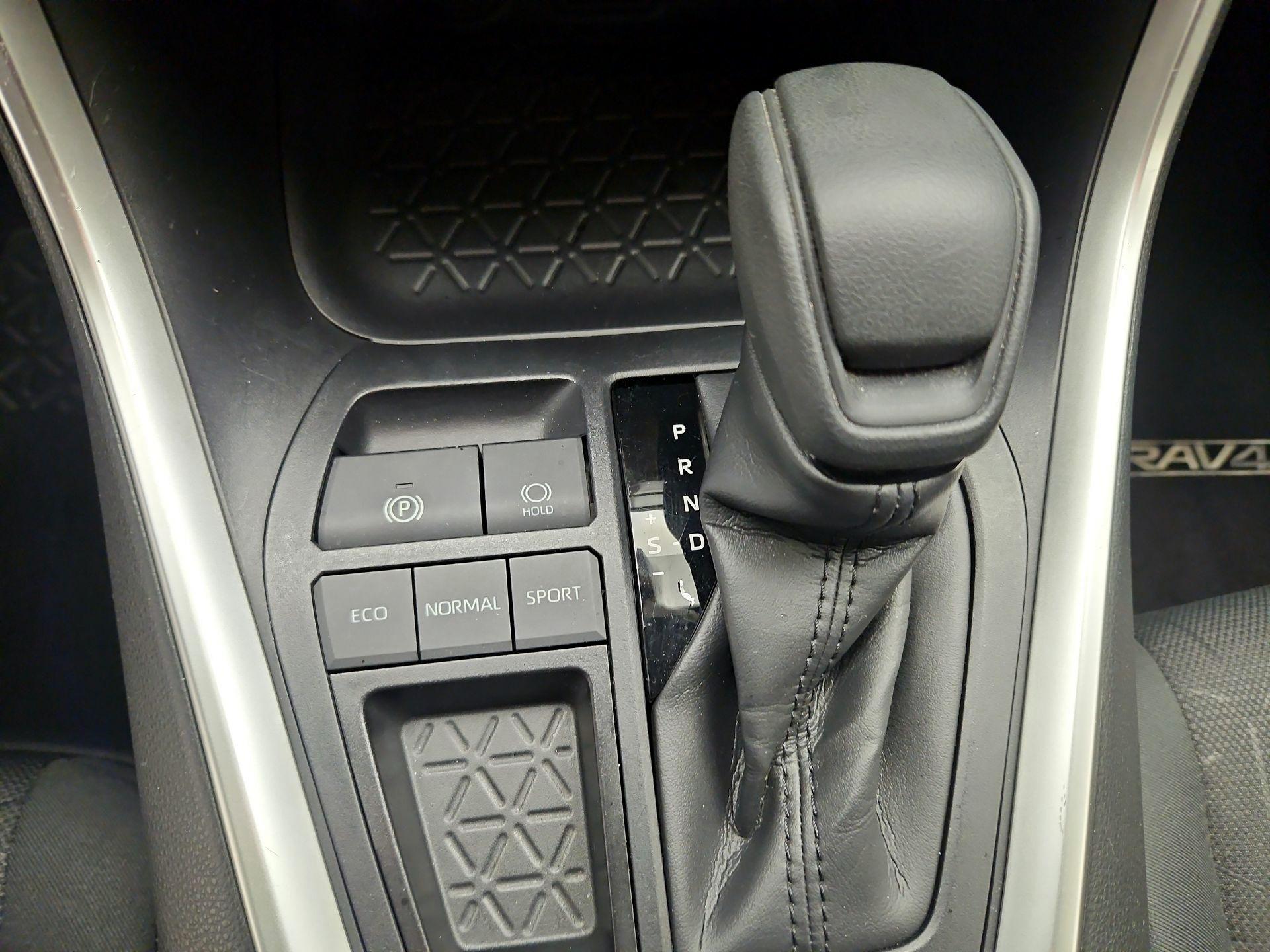 Thumbnail: 2019 Toyota RAV4 - 17