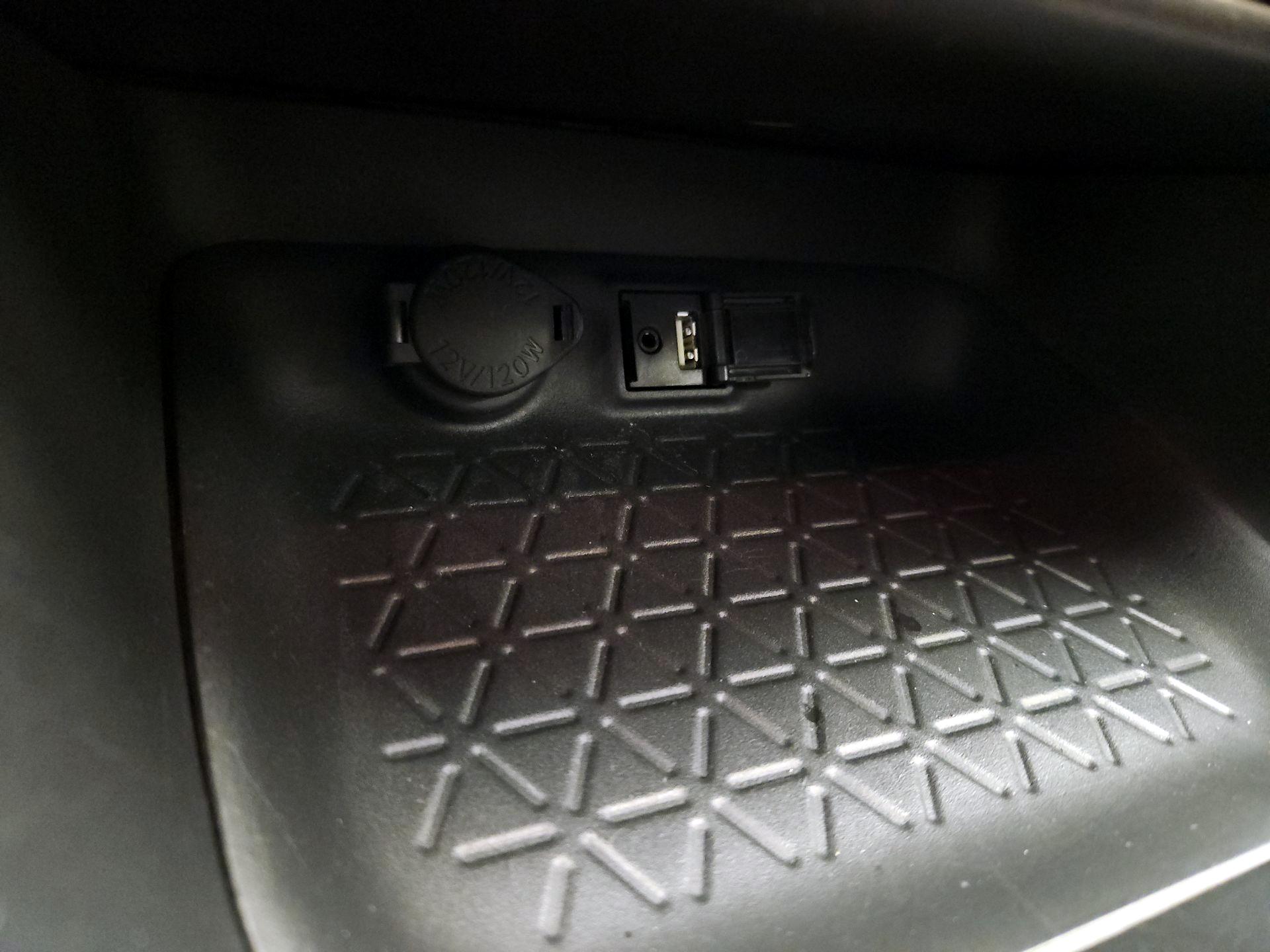 Thumbnail: 2019 Toyota RAV4 - 18