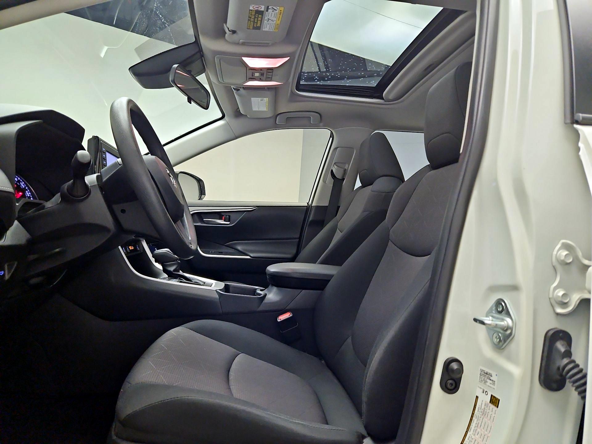 Thumbnail: 2019 Toyota RAV4 - 19