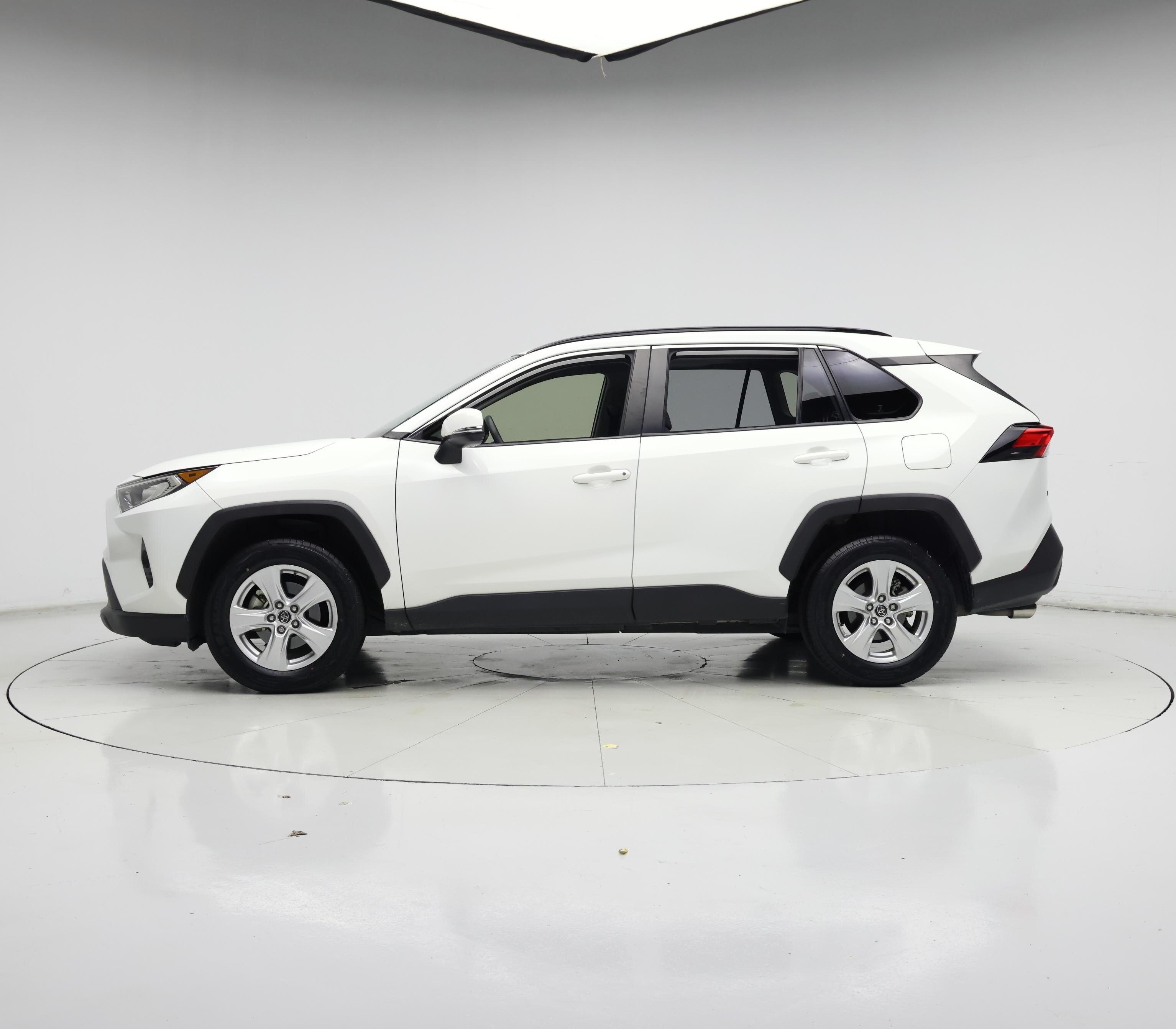 Thumbnail: 2019 Toyota RAV4 - 3