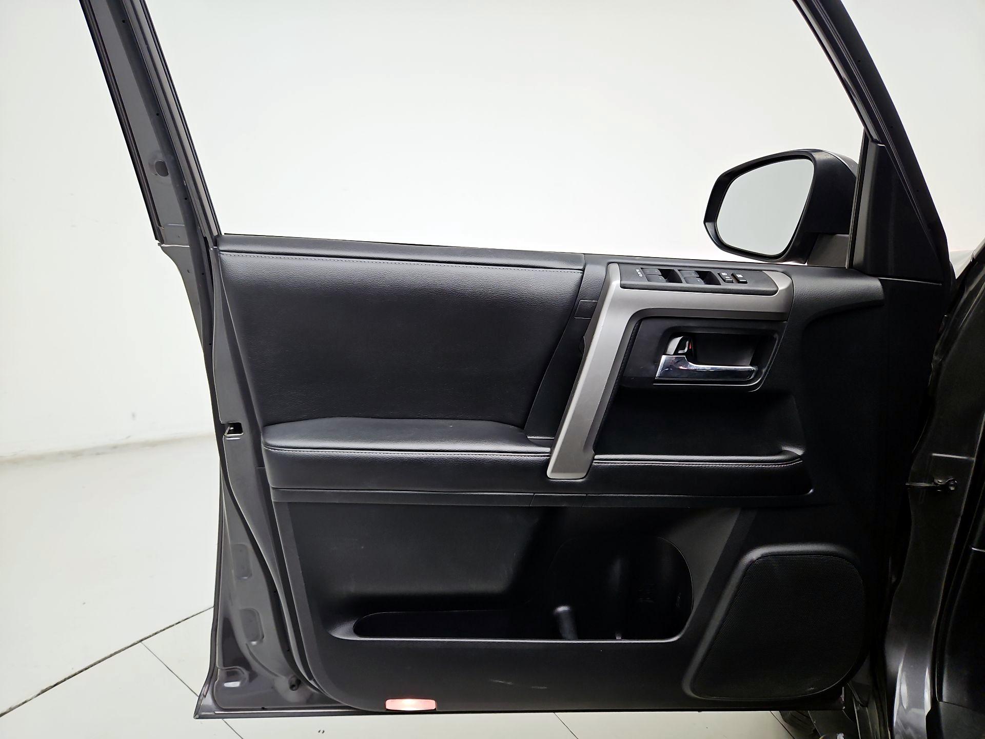 Thumbnail: 2015 Toyota 4Runner - 12