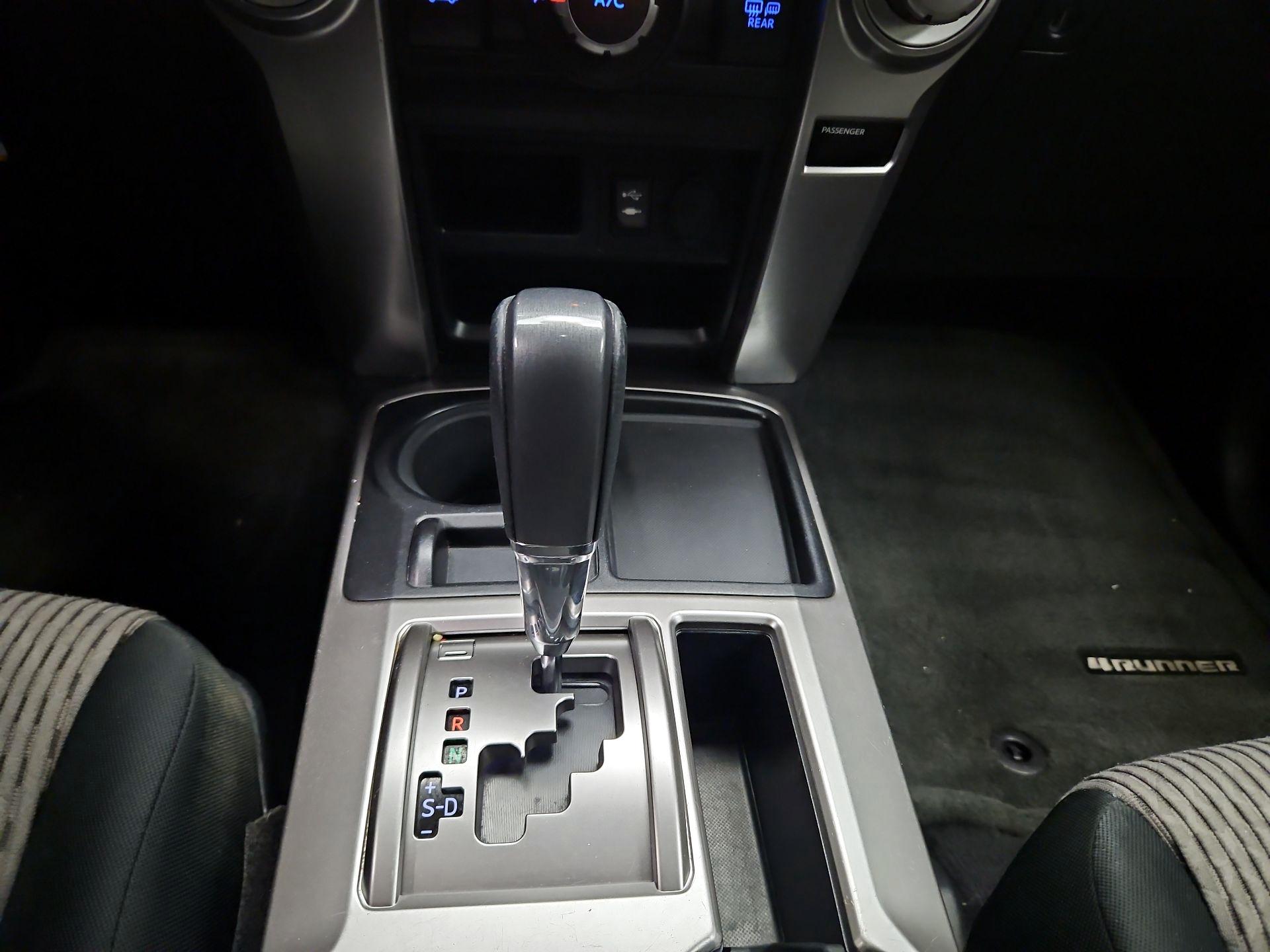 Thumbnail: 2015 Toyota 4Runner - 16