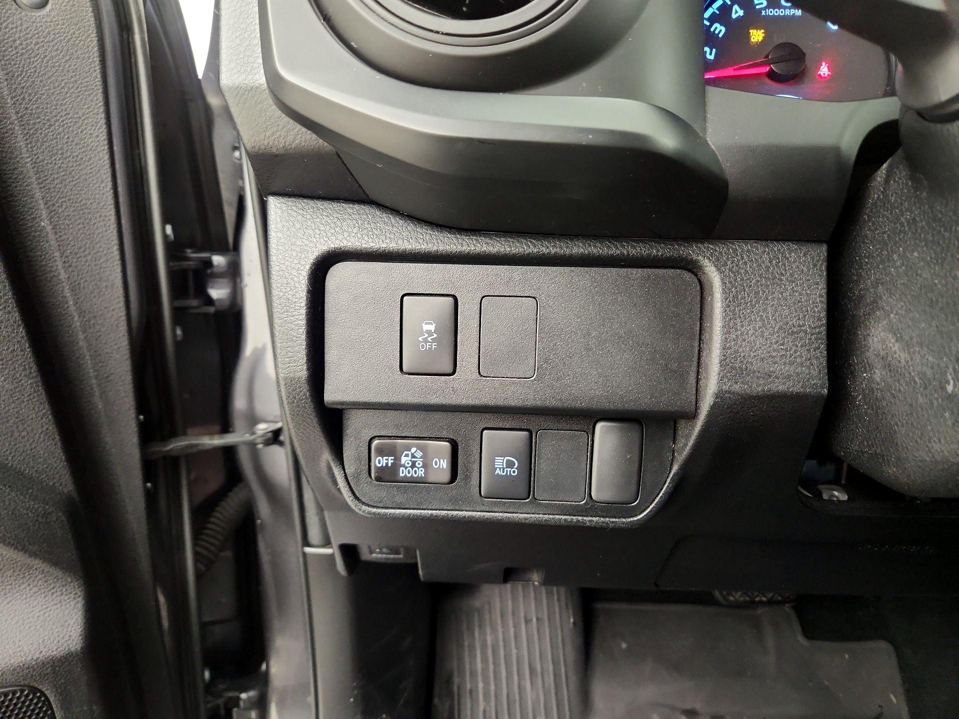 Thumbnail: 2021 Toyota Tacoma - 13