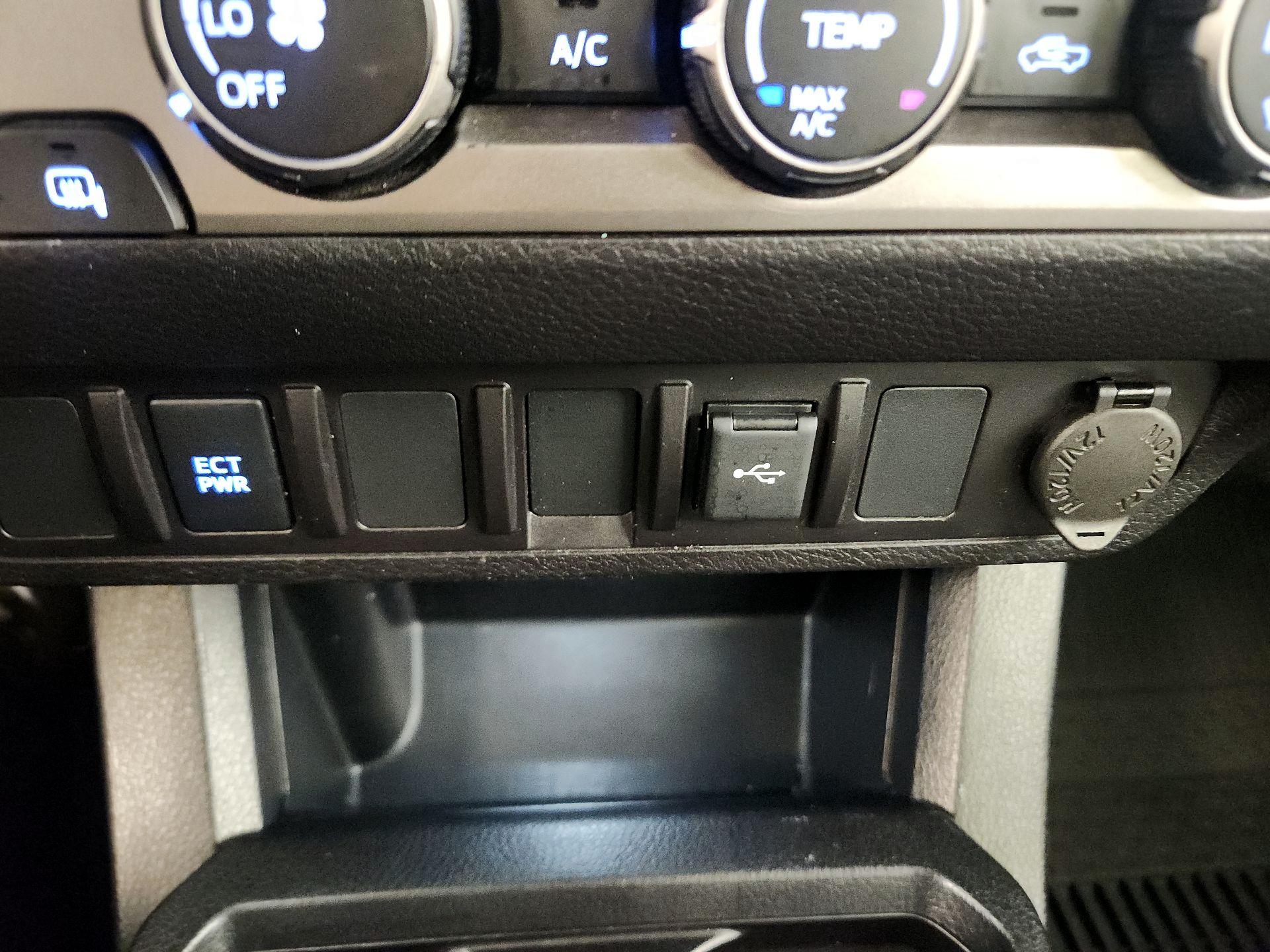 Thumbnail: 2021 Toyota Tacoma - 18