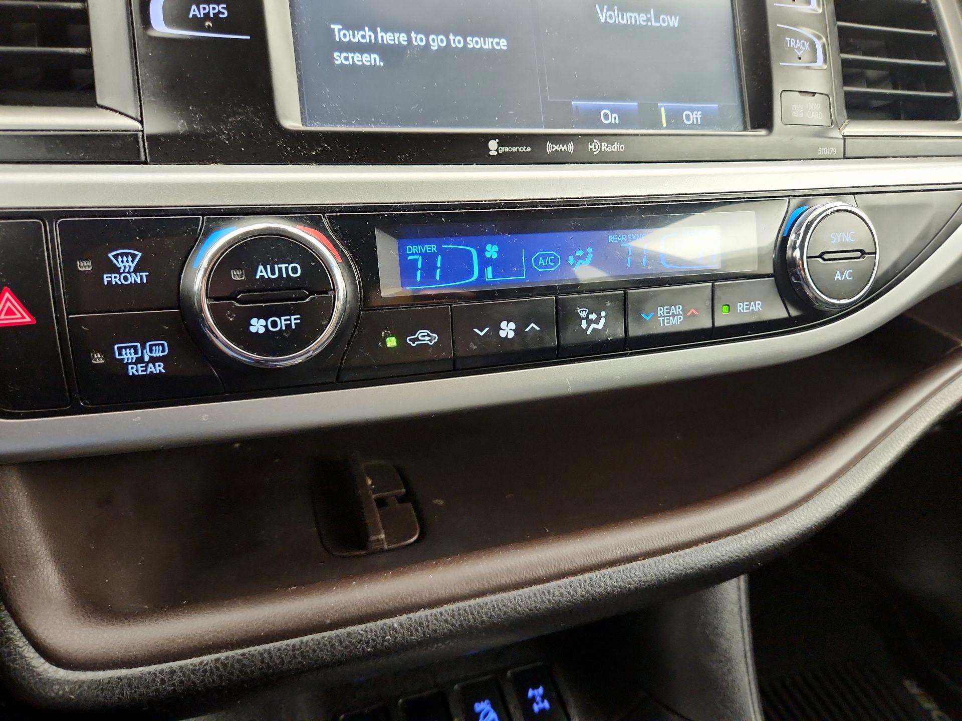 Thumbnail: 2018 Toyota Highlander - 16