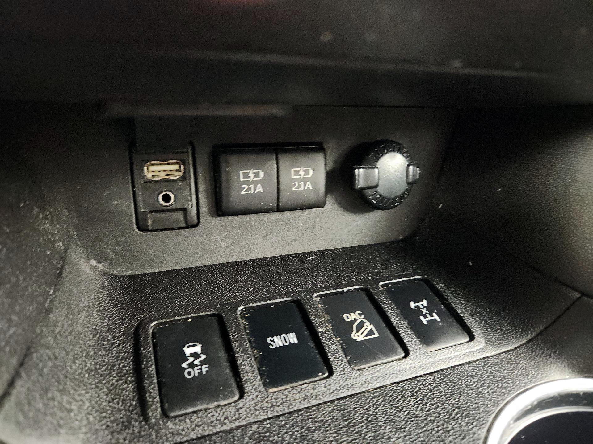 Thumbnail: 2018 Toyota Highlander - 18