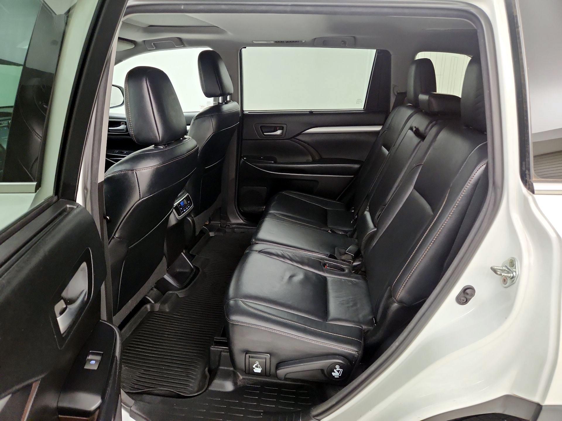 Thumbnail: 2018 Toyota Highlander - 20