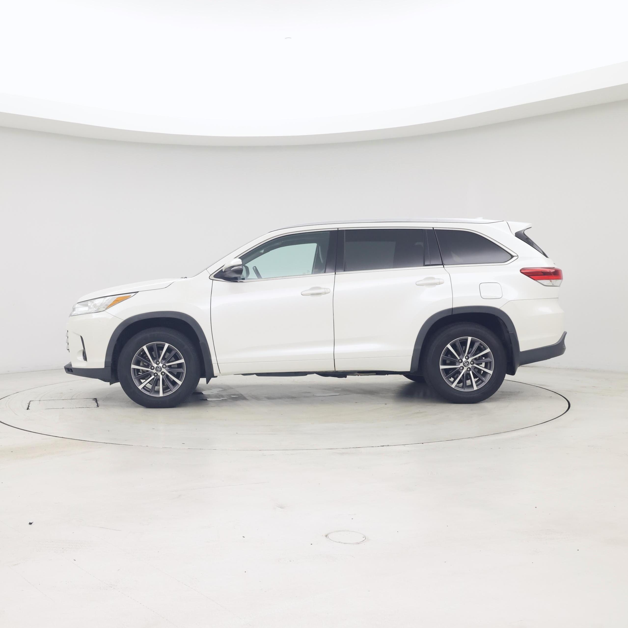 Thumbnail: 2018 Toyota Highlander - 3