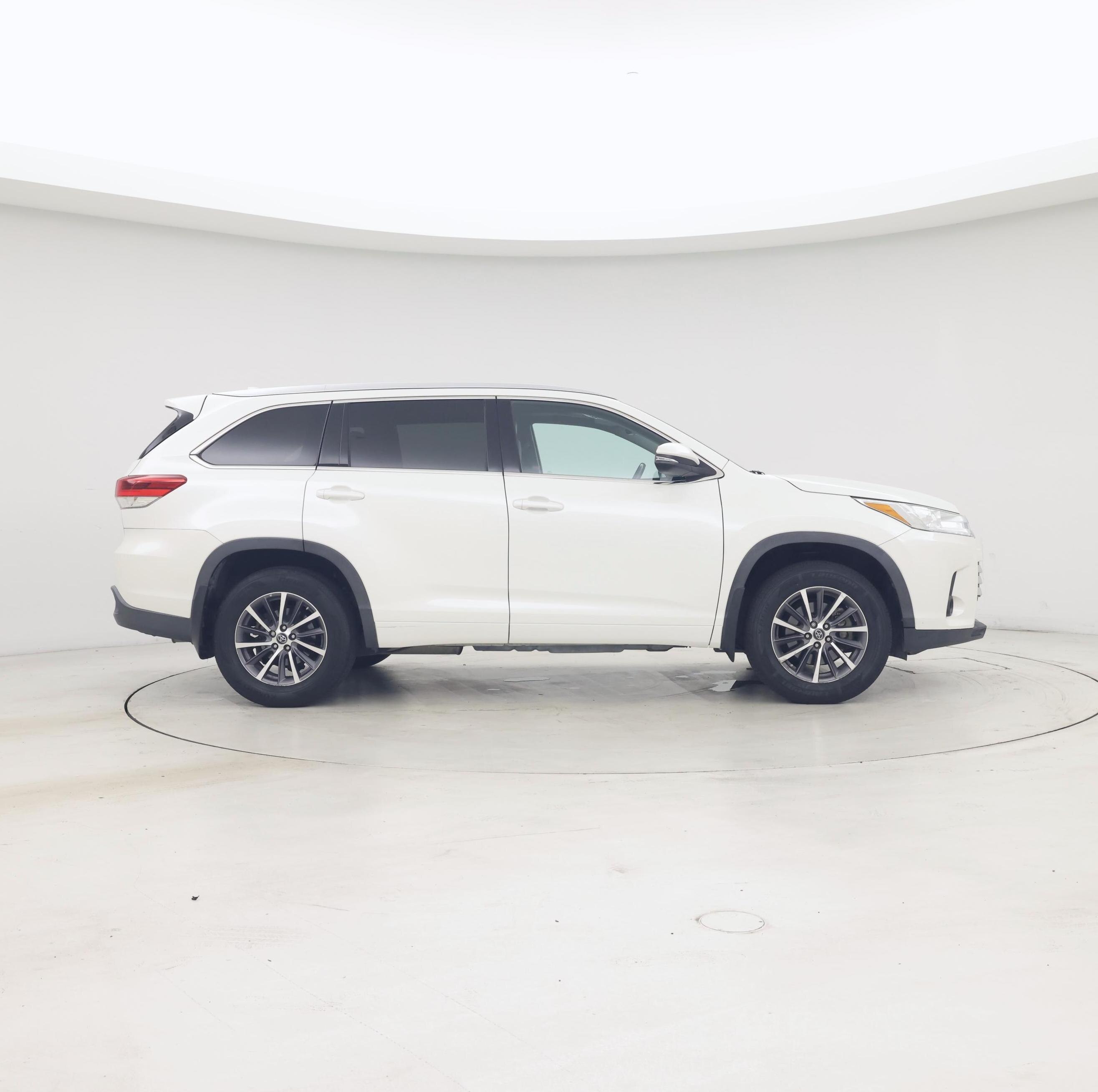 Thumbnail: 2018 Toyota Highlander - 7