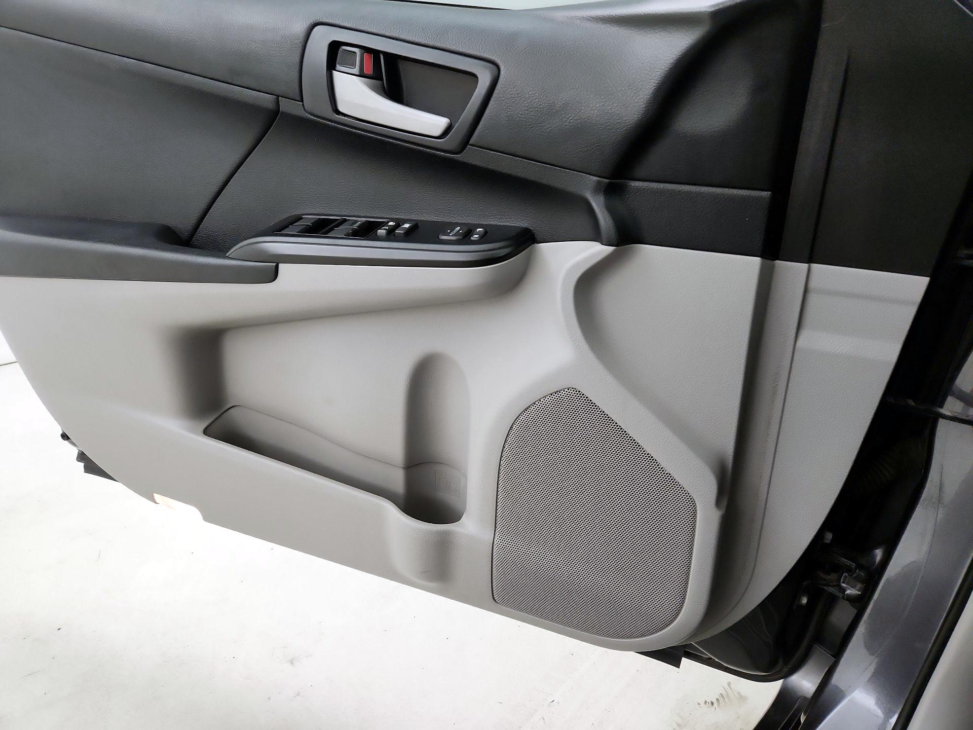 Thumbnail: 2014 Toyota Camry - 12