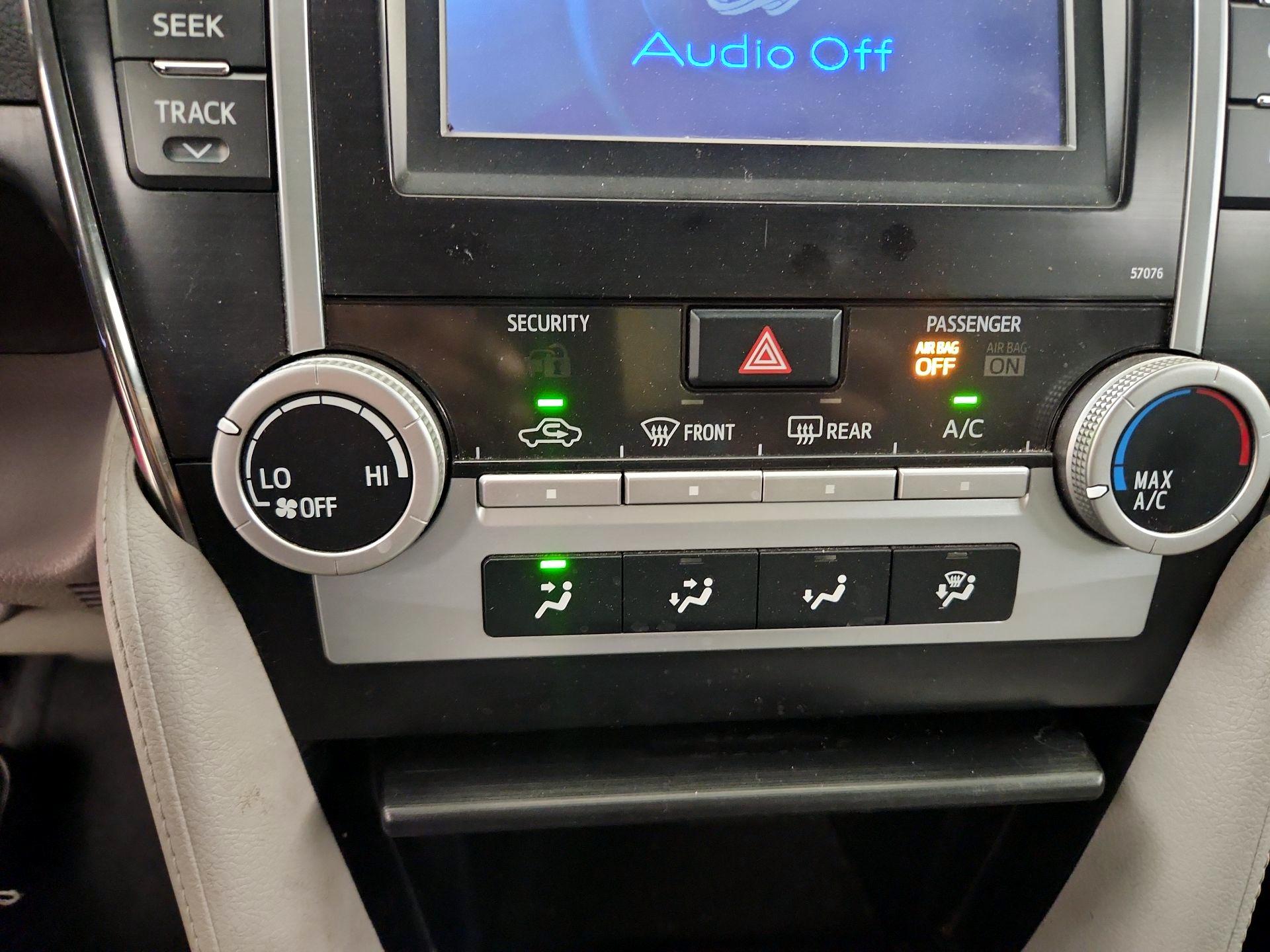 Thumbnail: 2014 Toyota Camry - 16