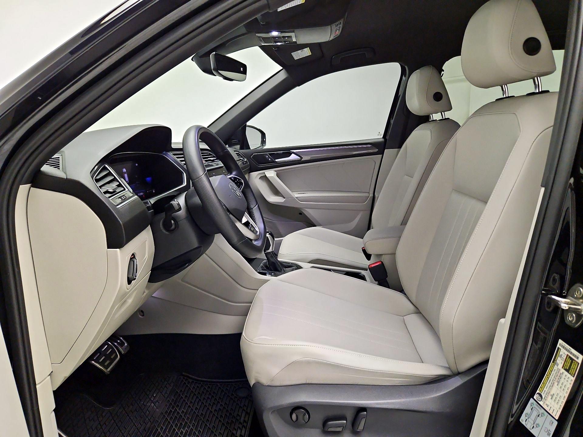 Thumbnail: 2022 Volkswagen Tiguan - 11