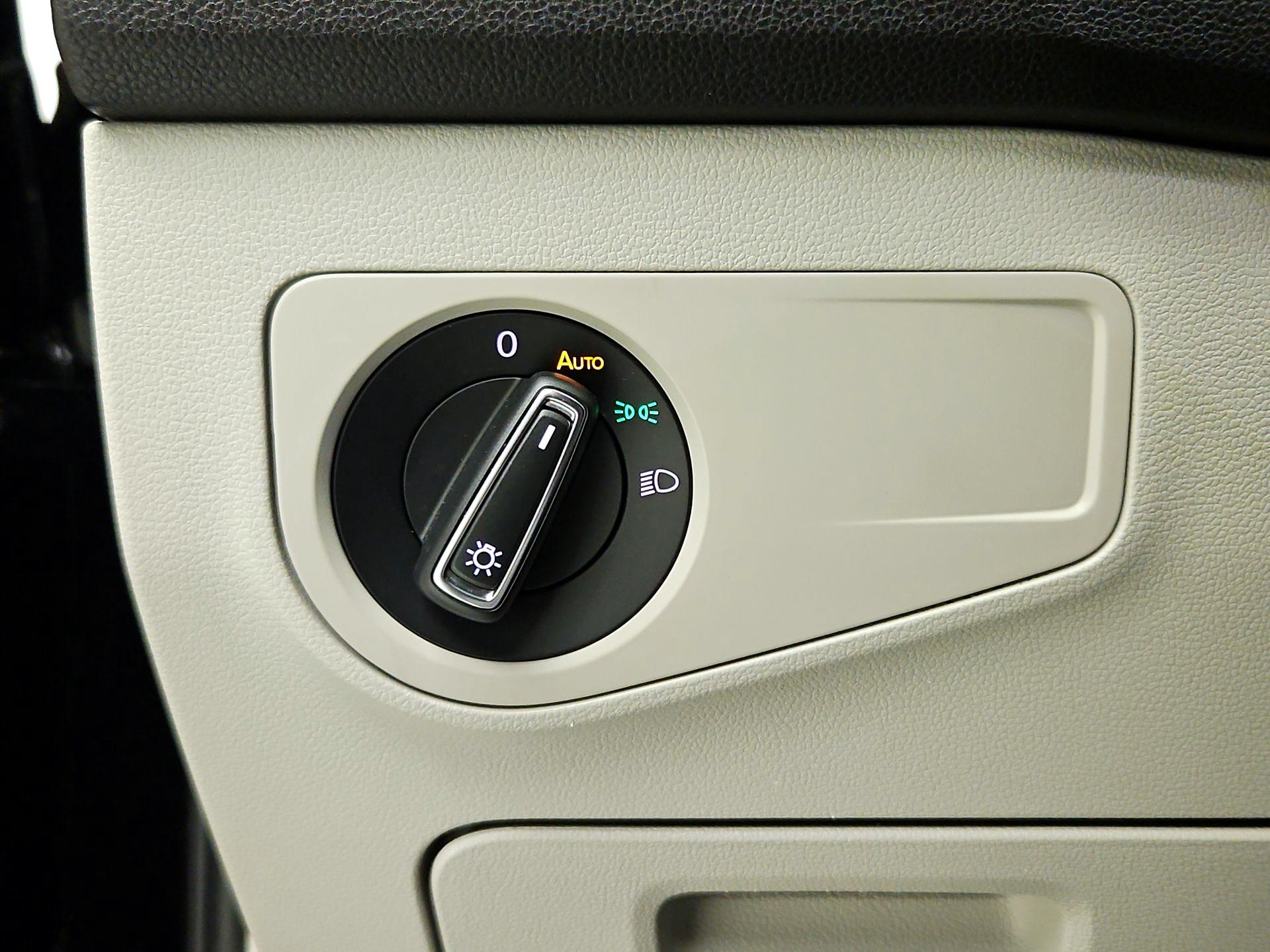 Thumbnail: 2022 Volkswagen Tiguan - 13