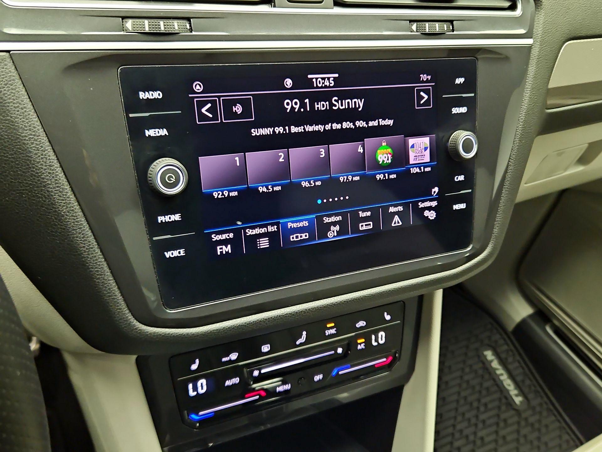 Thumbnail: 2022 Volkswagen Tiguan - 15