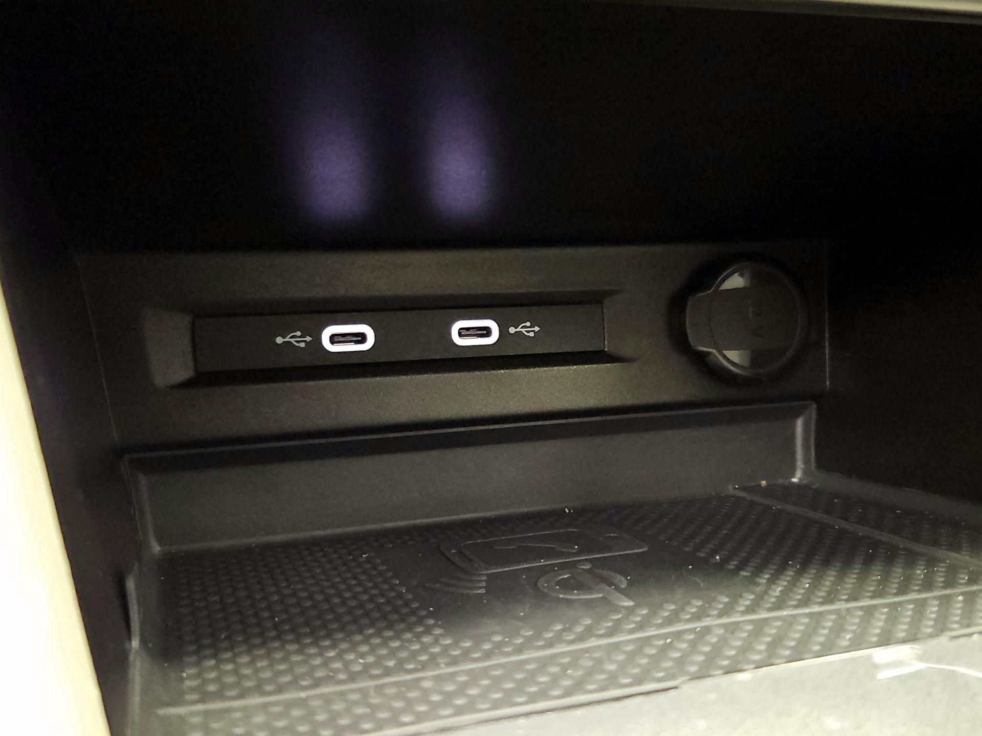 Thumbnail: 2022 Volkswagen Tiguan - 18