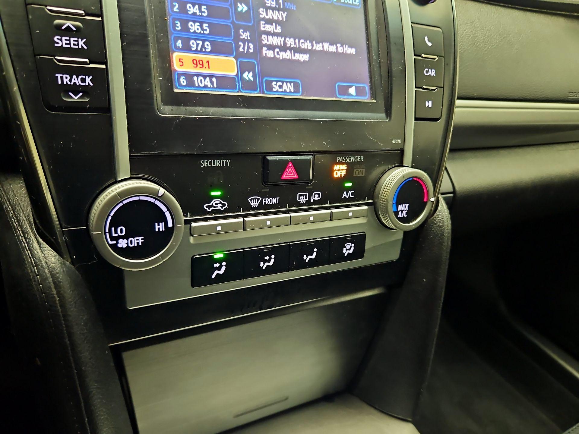 Thumbnail: 2014 Toyota Camry - 16