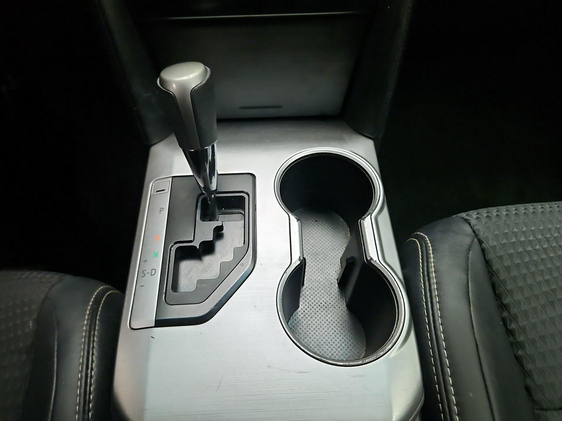 Thumbnail: 2014 Toyota Camry - 17