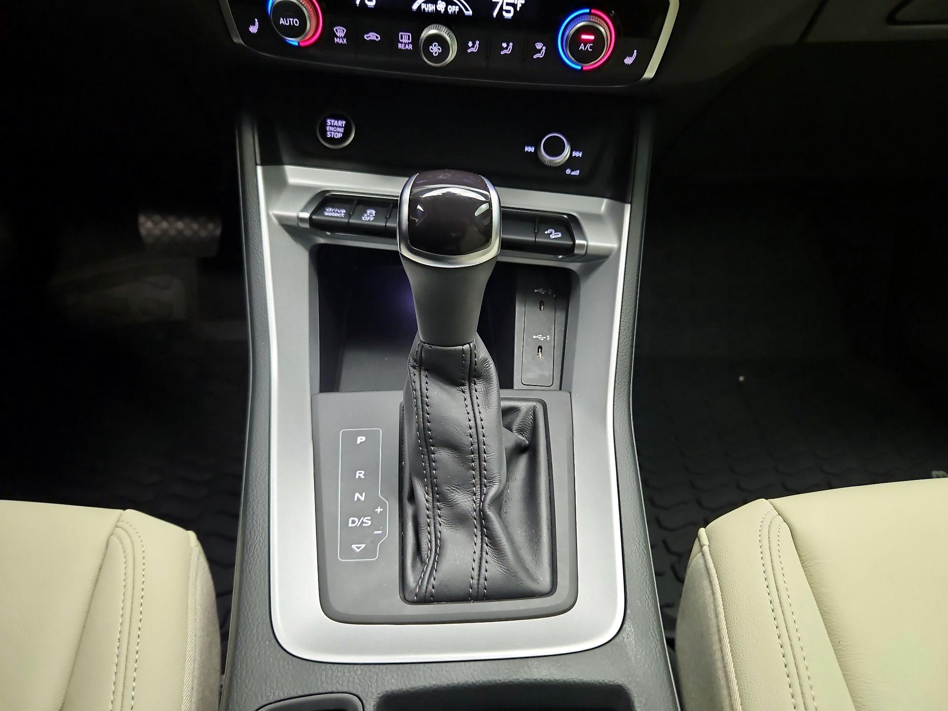 Thumbnail: 2022 Audi Q3 - 16