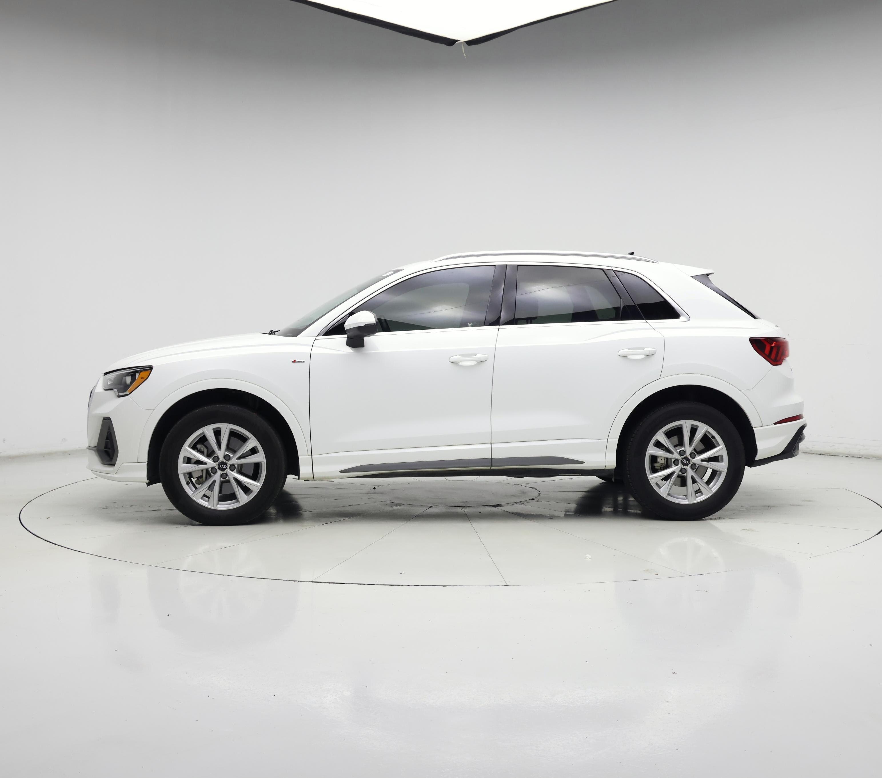 Thumbnail: 2022 Audi Q3 - 3