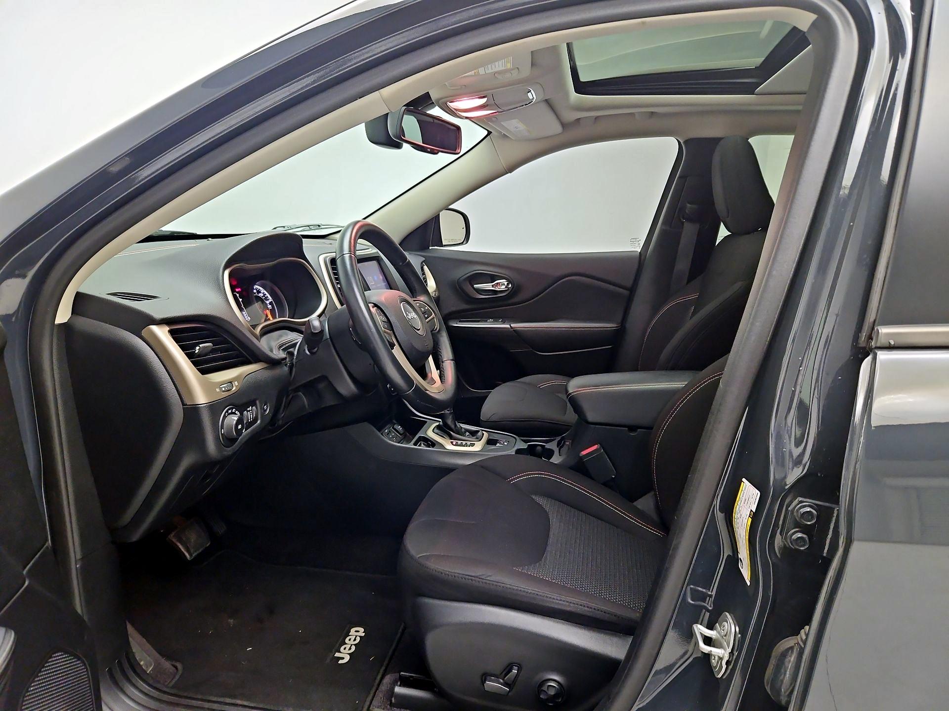 Thumbnail: 2016 Jeep Cherokee - 11