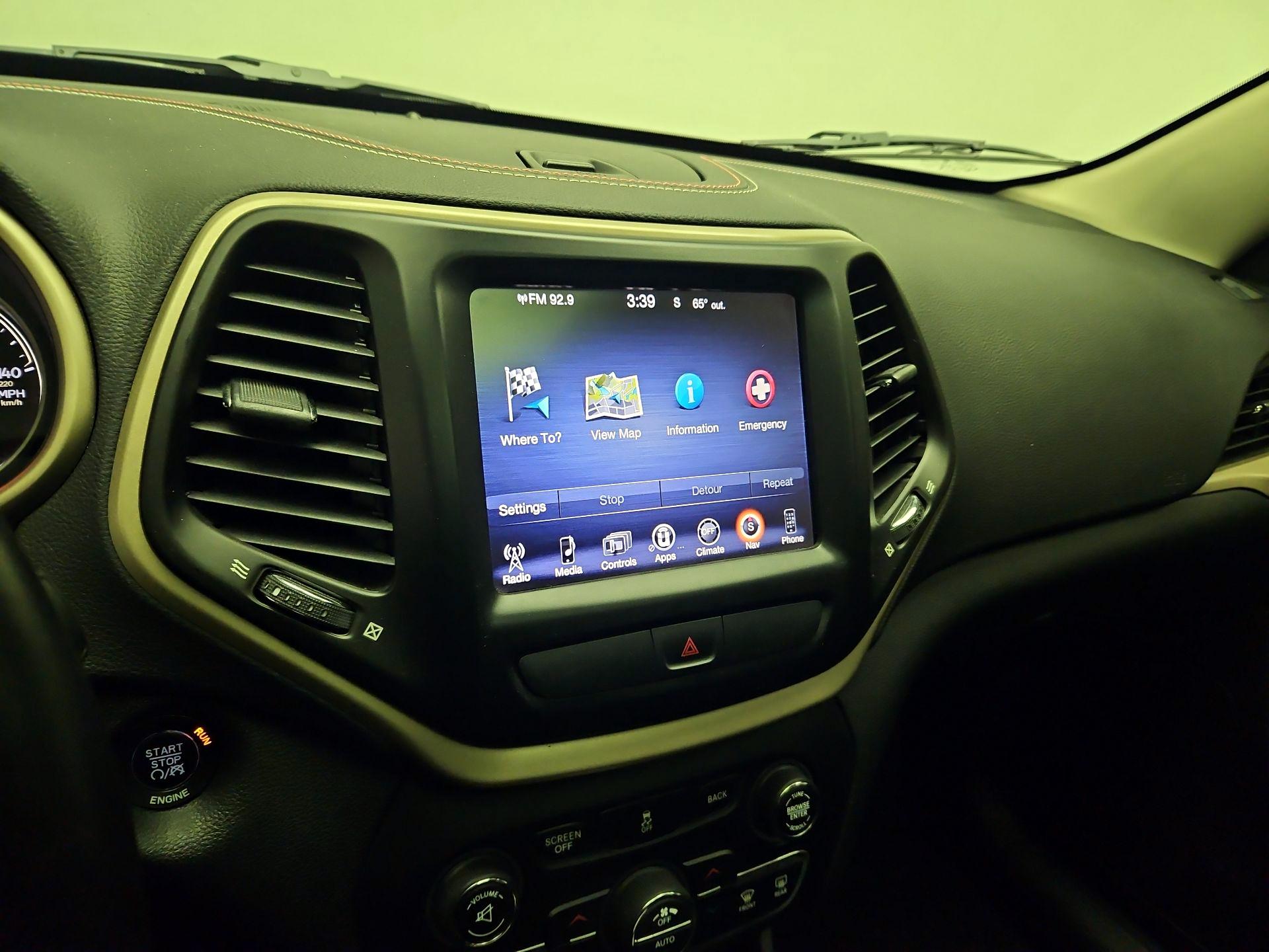 Thumbnail: 2016 Jeep Cherokee - 14