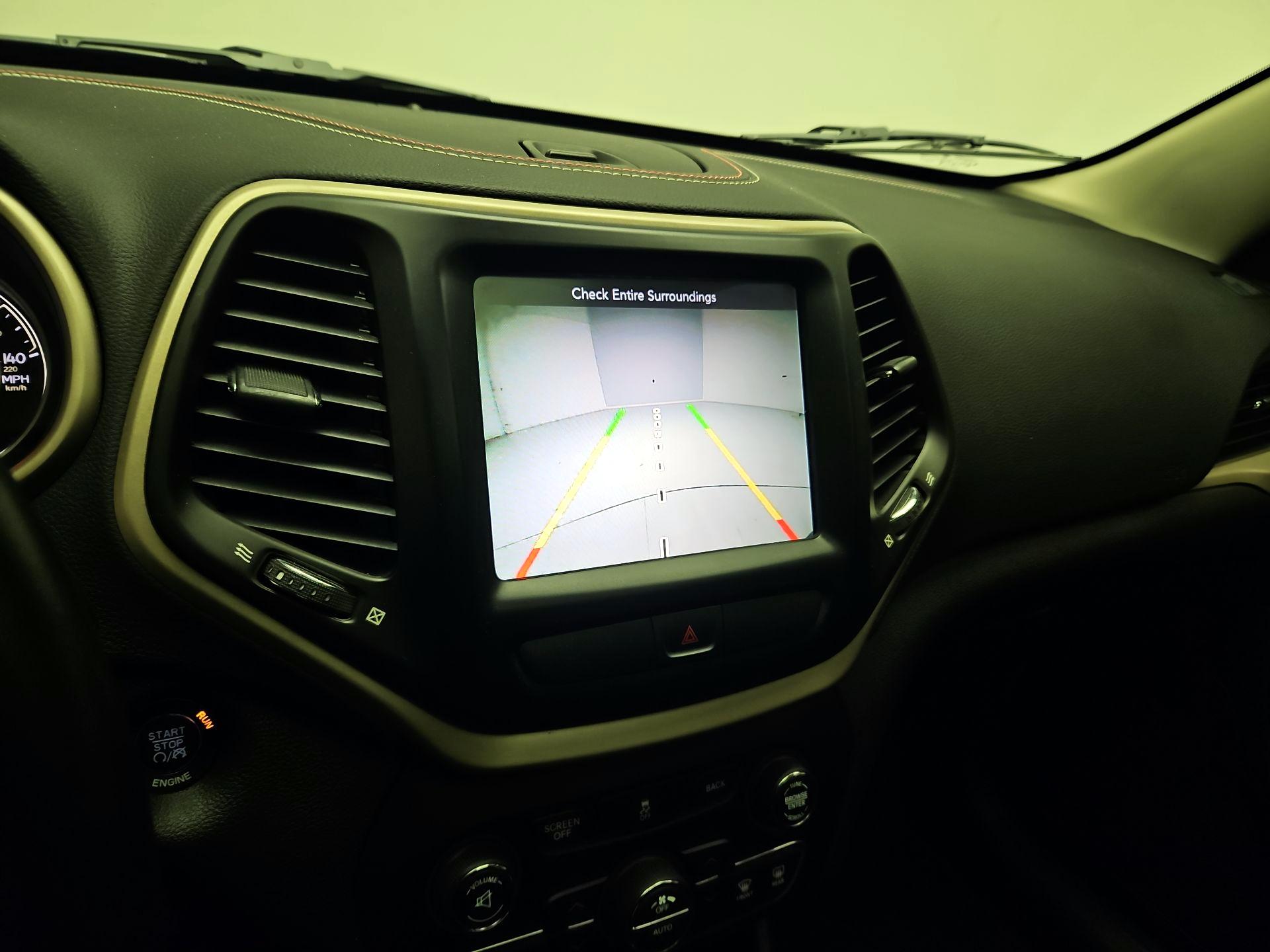 Thumbnail: 2016 Jeep Cherokee - 15