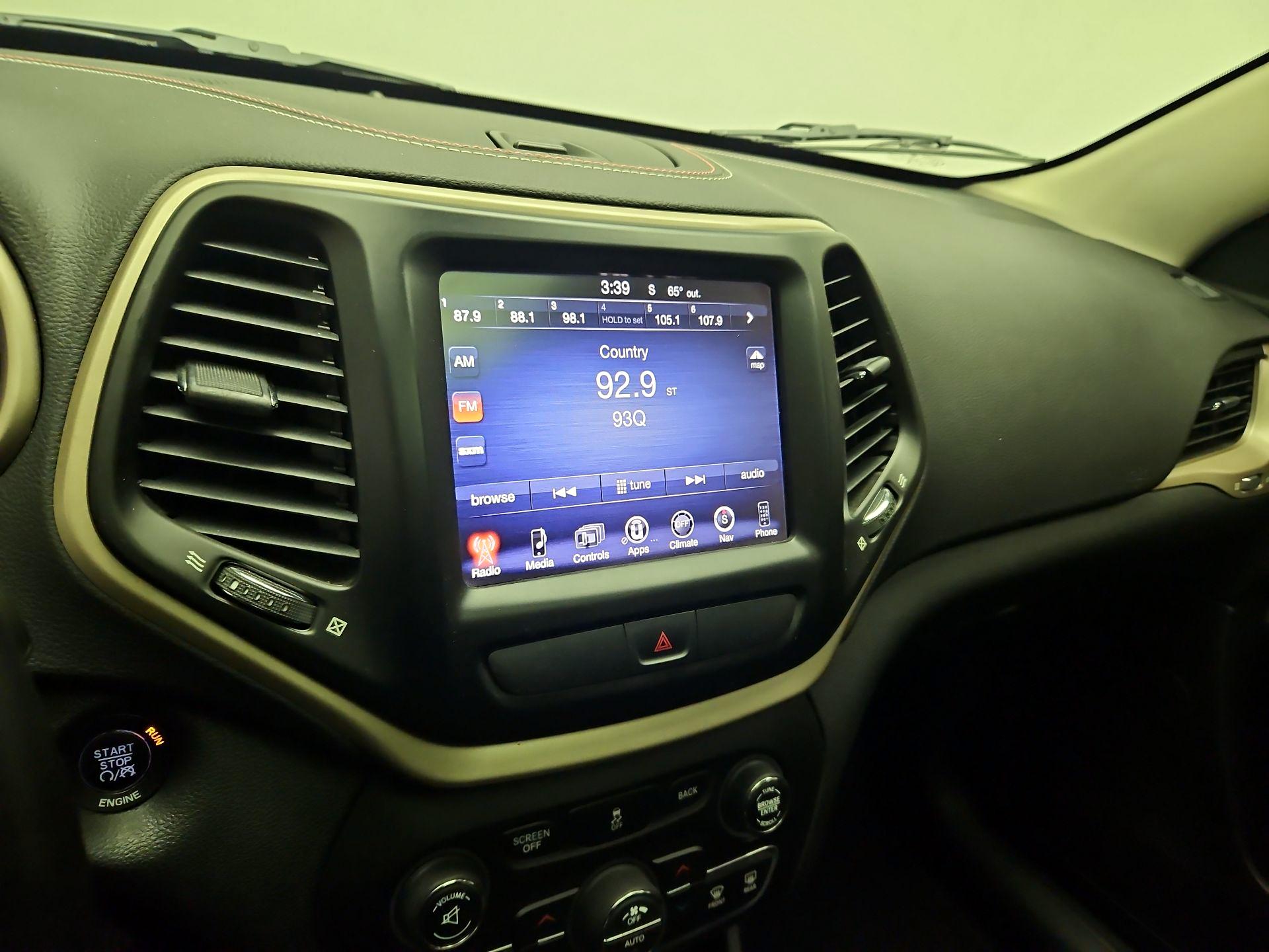 Thumbnail: 2016 Jeep Cherokee - 16