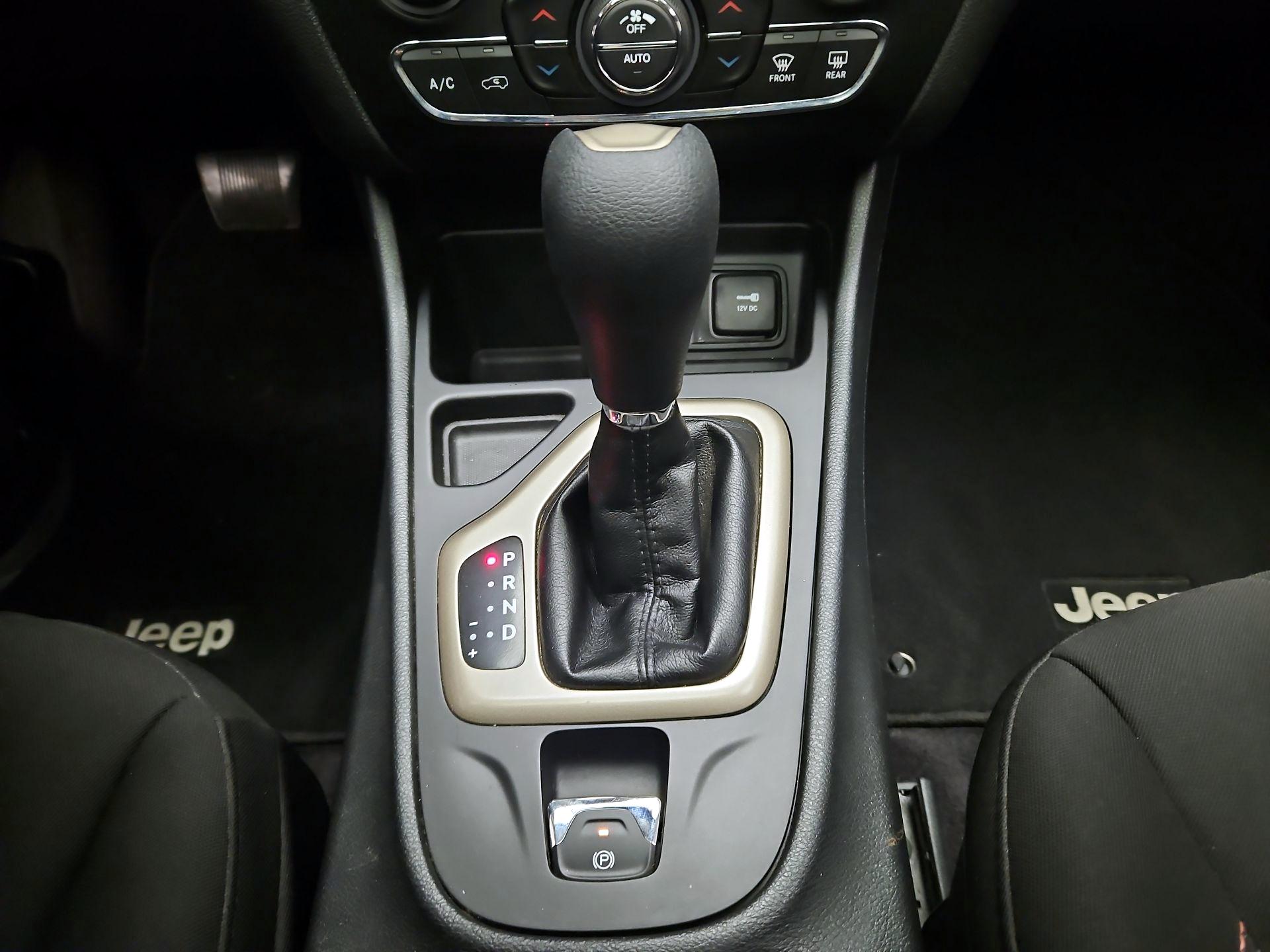 Thumbnail: 2016 Jeep Cherokee - 18