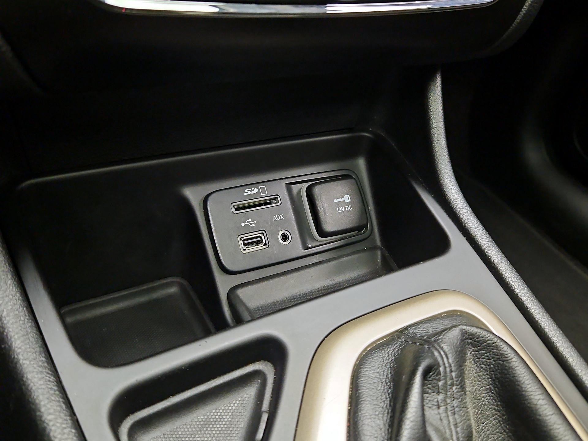 Thumbnail: 2016 Jeep Cherokee - 19