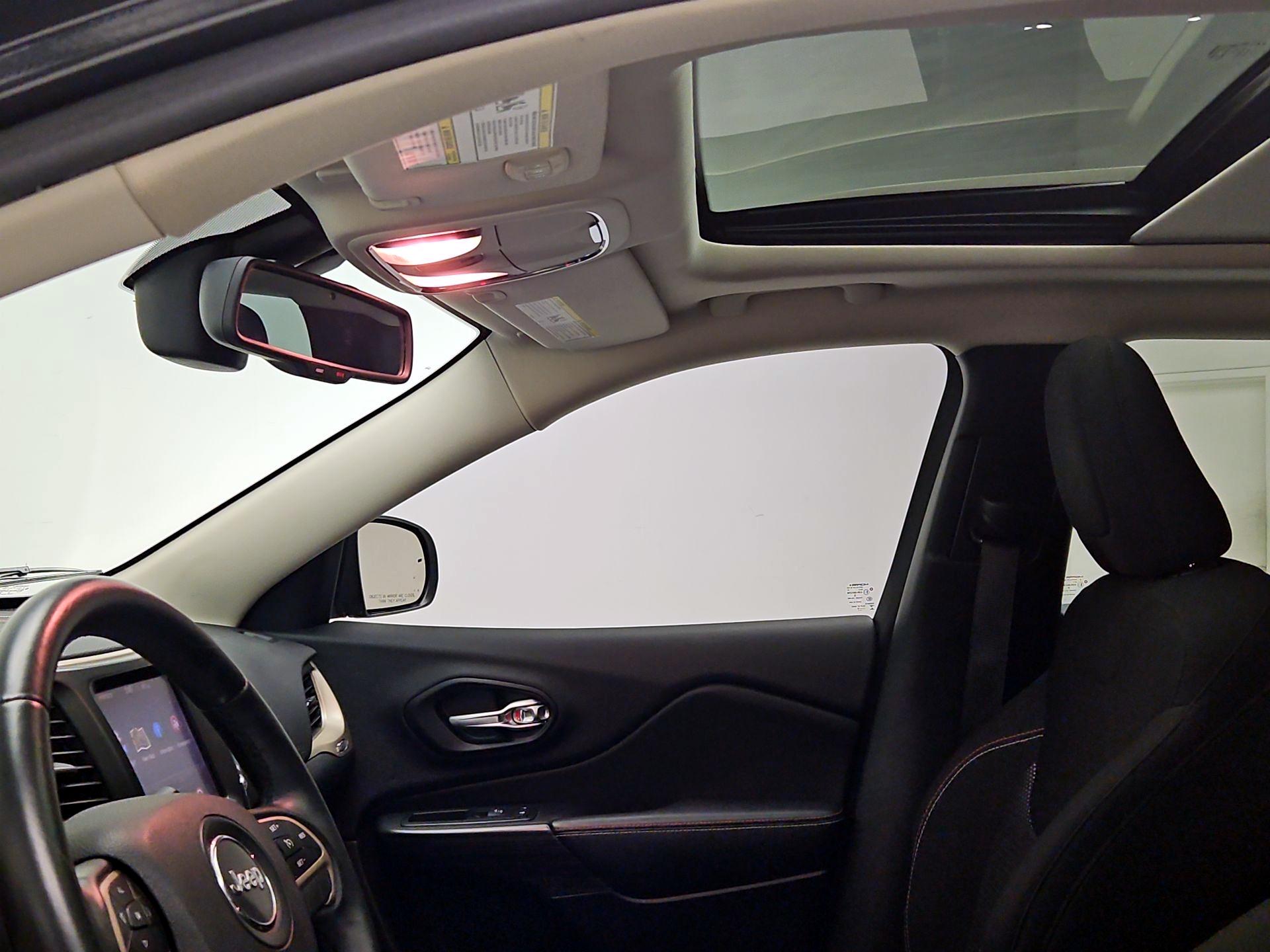 Thumbnail: 2016 Jeep Cherokee - 20