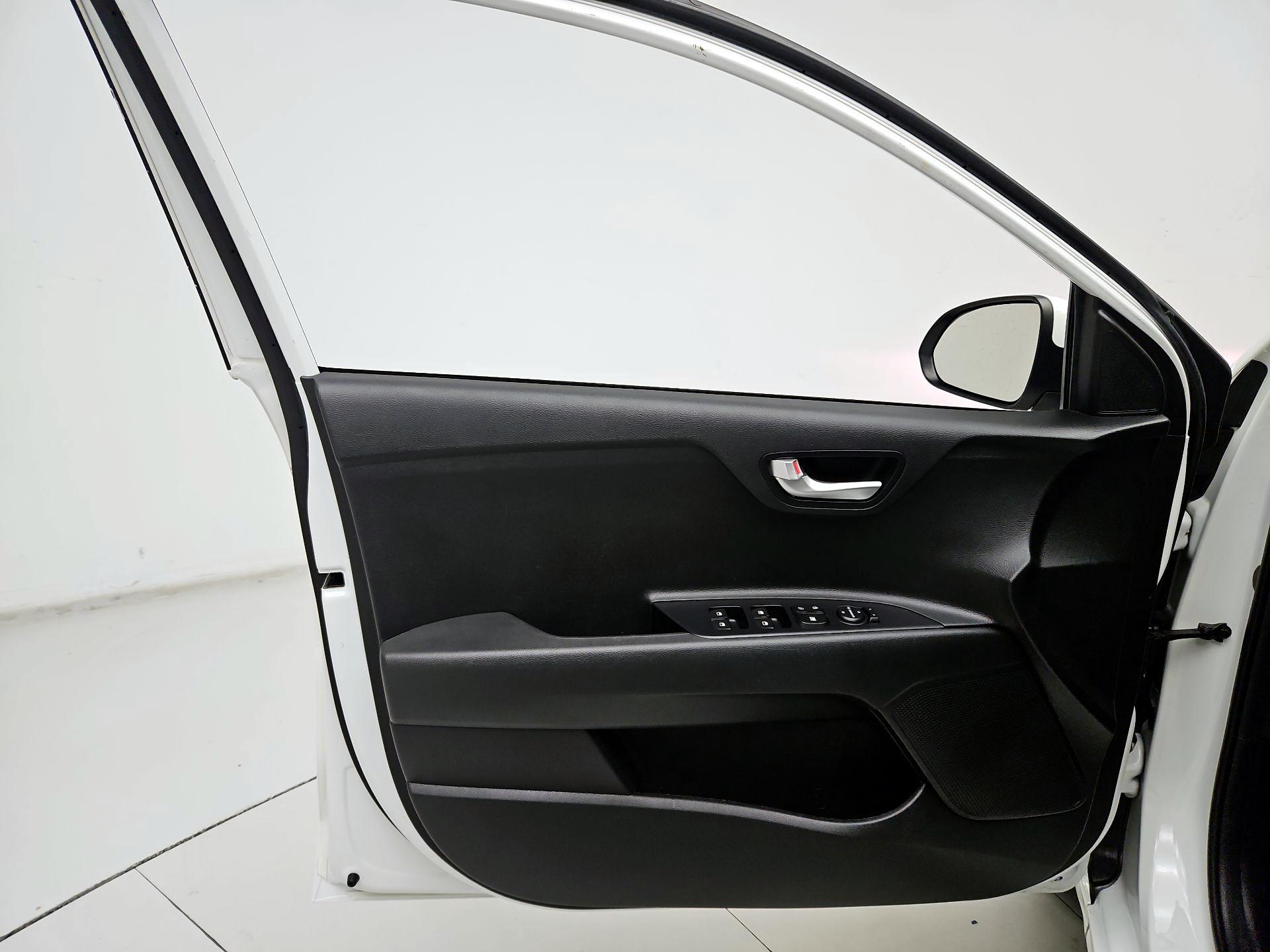 Thumbnail: 2023 Kia Rio - 12