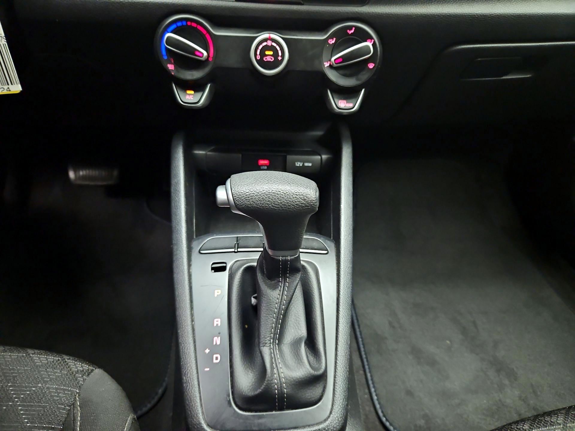 Thumbnail: 2023 Kia Rio - 16