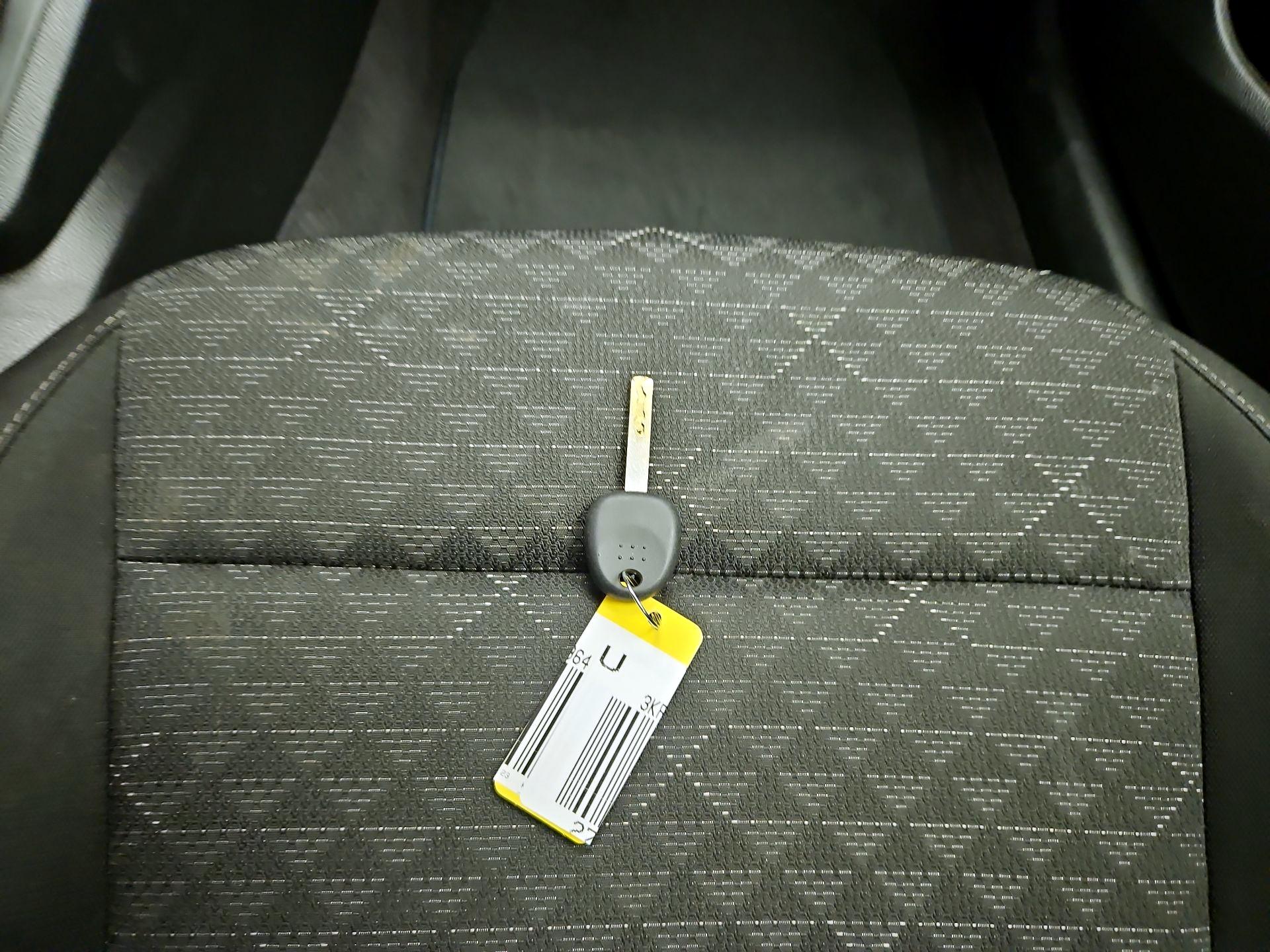 Thumbnail: 2023 Kia Rio - 20