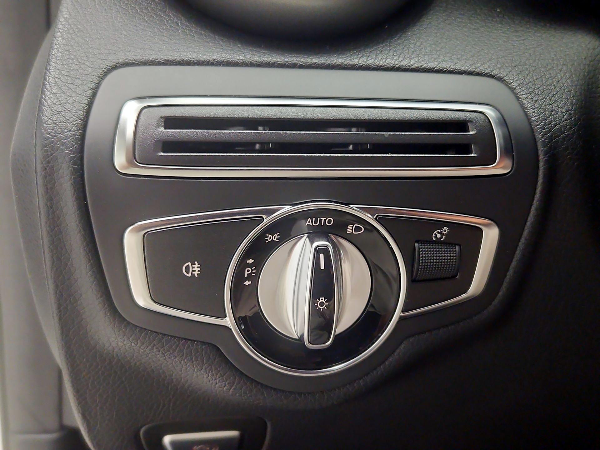 Thumbnail: 2015 Mercedes-Benz C-Class - 13