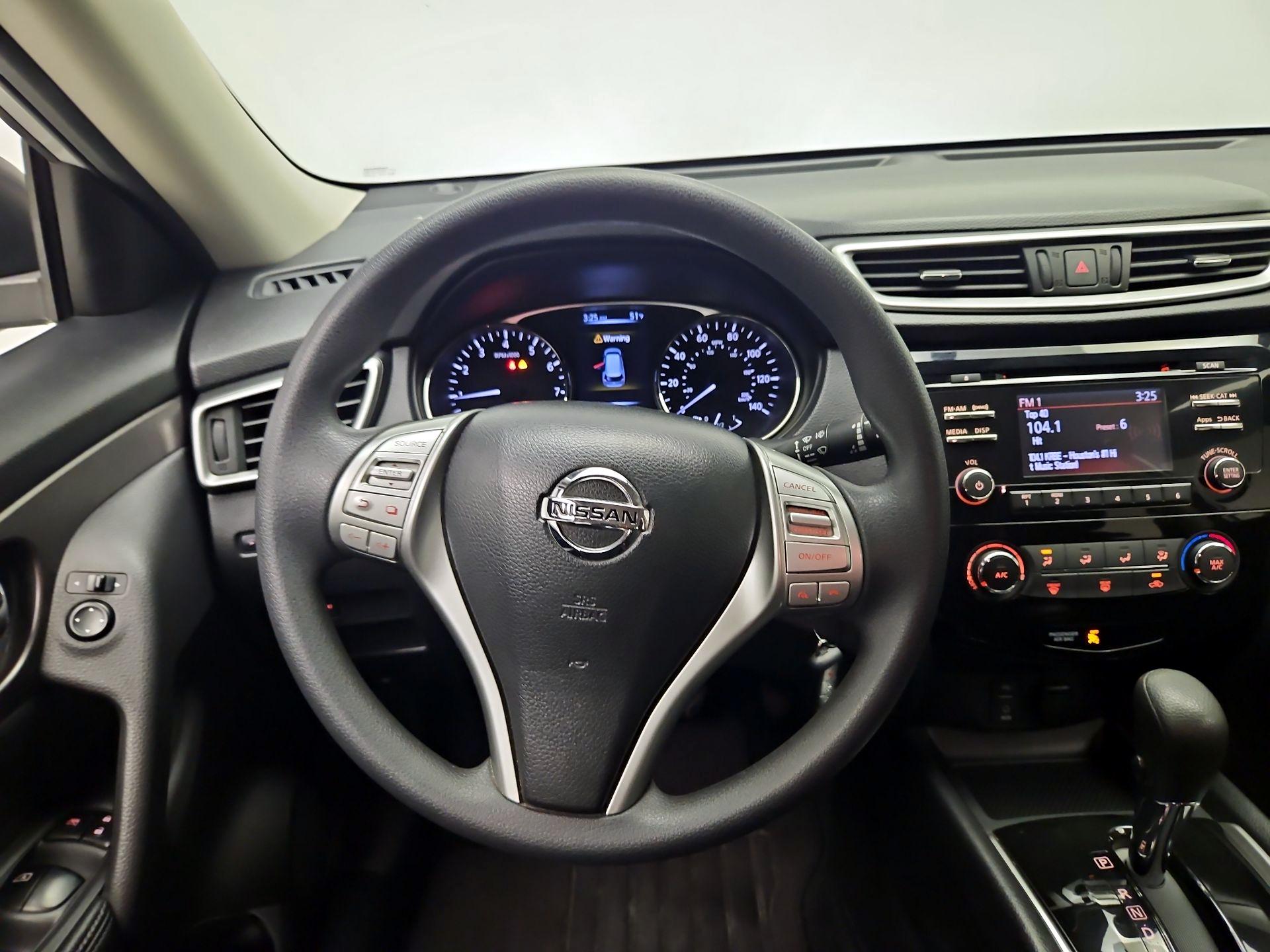 Thumbnail: 2015 Nissan Rogue - 10