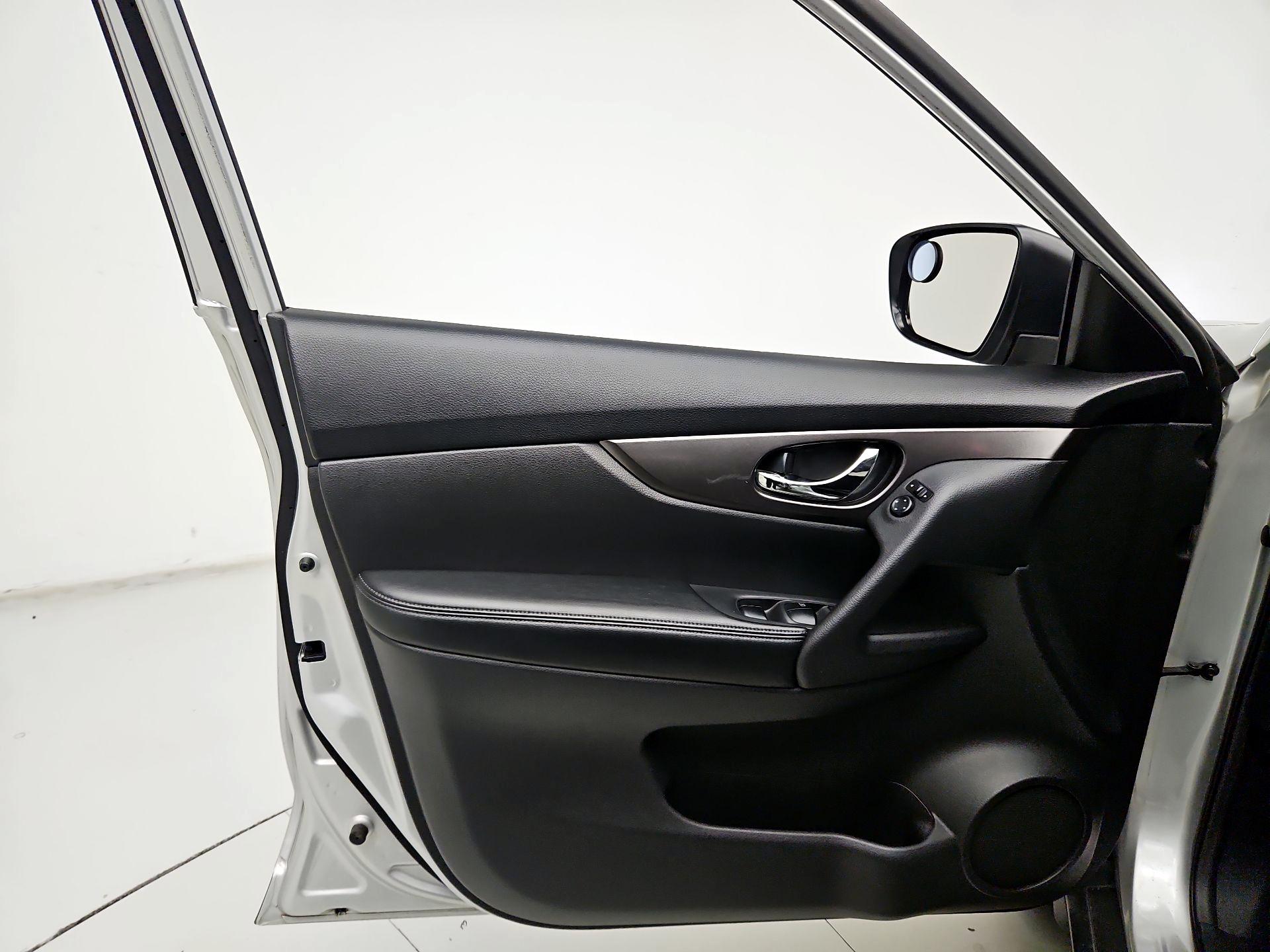 Thumbnail: 2015 Nissan Rogue - 12