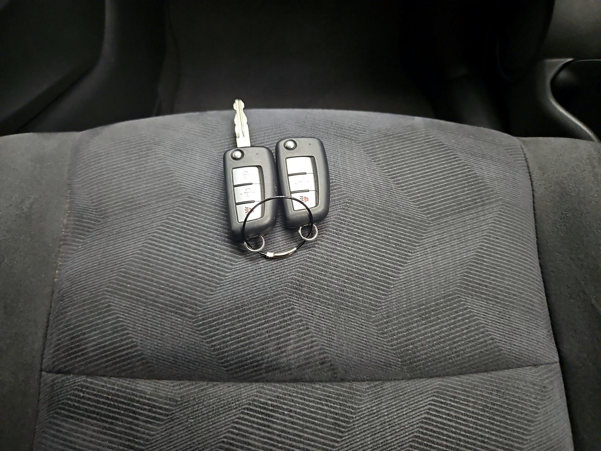 Thumbnail: 2015 Nissan Rogue - 20