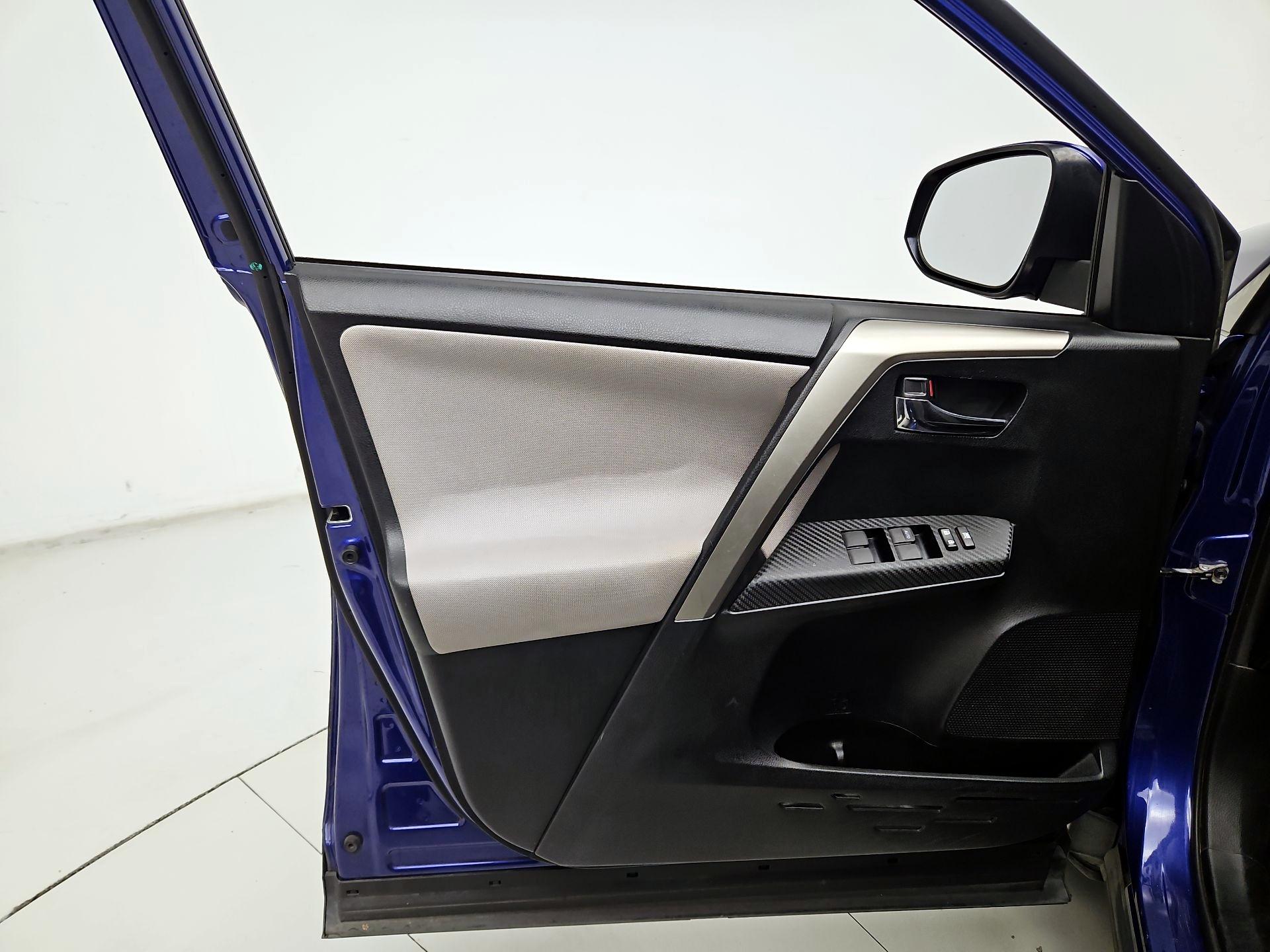 Thumbnail: 2014 Toyota RAV4 - 12