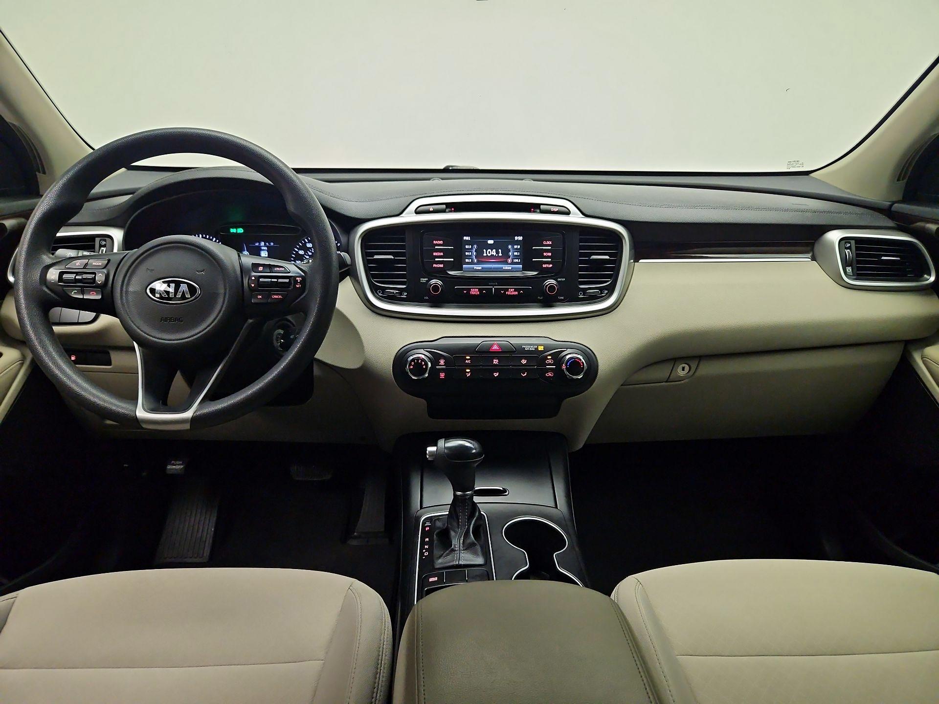 Thumbnail: 2016 Kia Sorento - 9