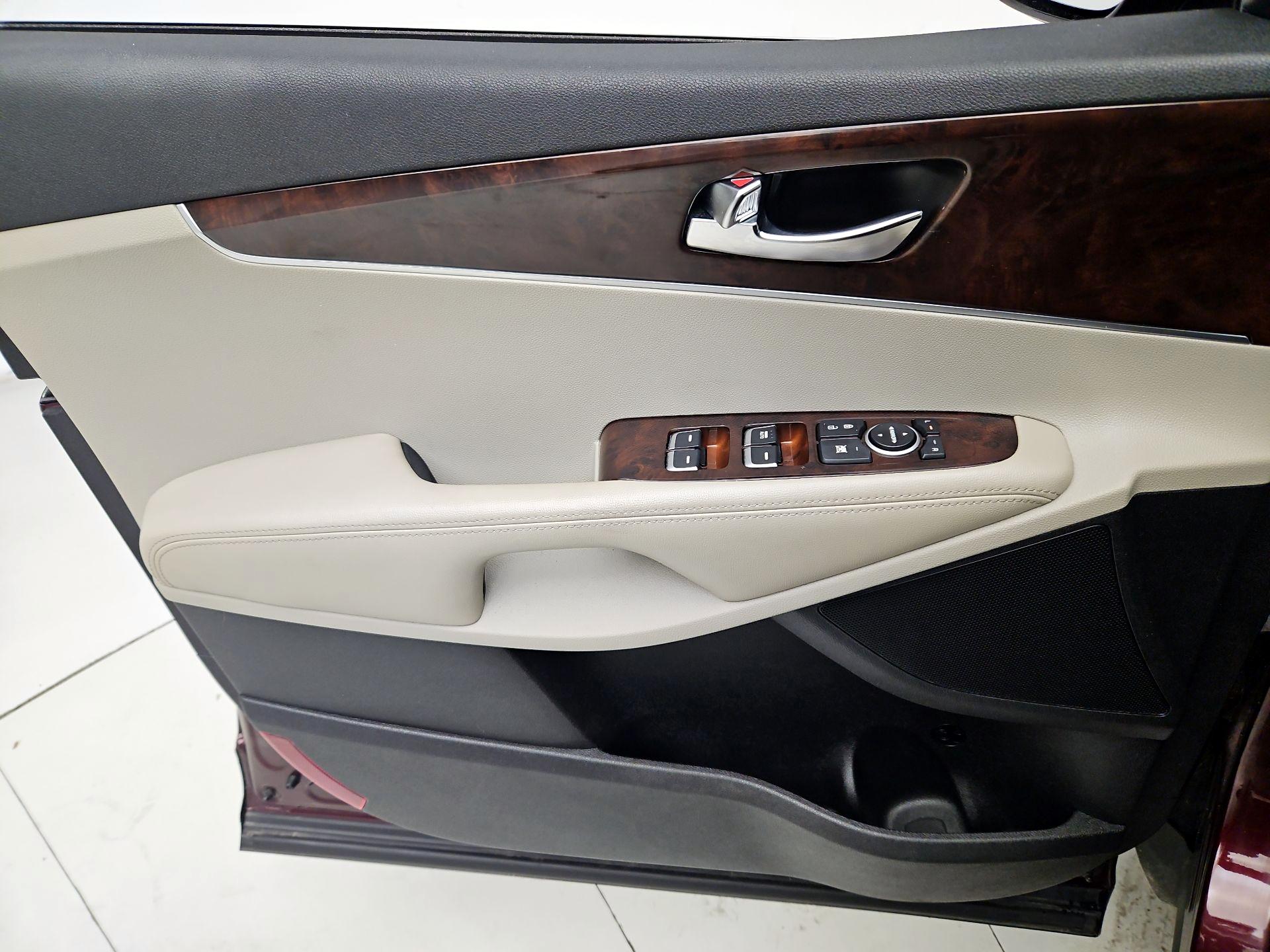 Thumbnail: 2016 Kia Sorento - 12