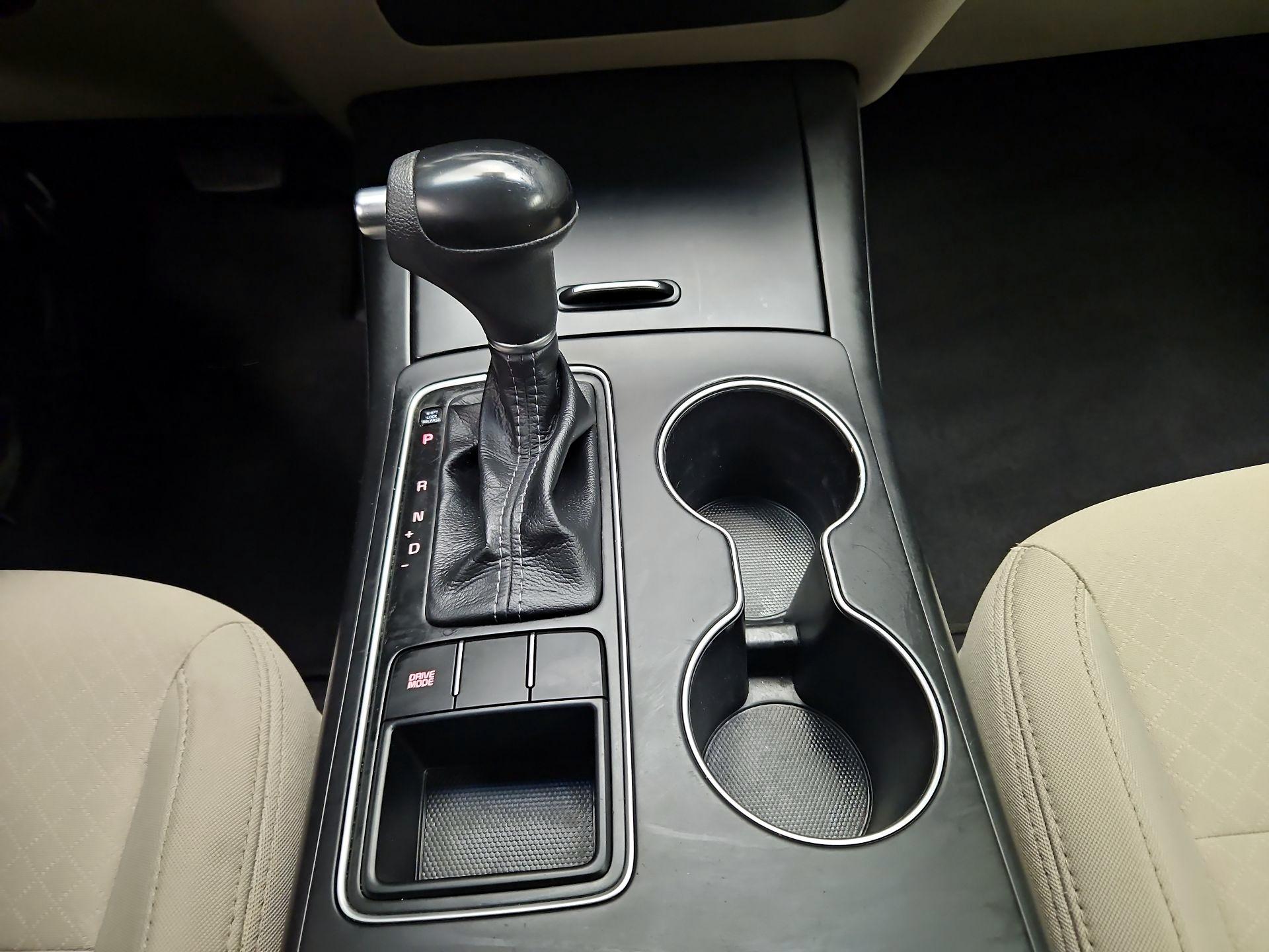 Thumbnail: 2016 Kia Sorento - 17