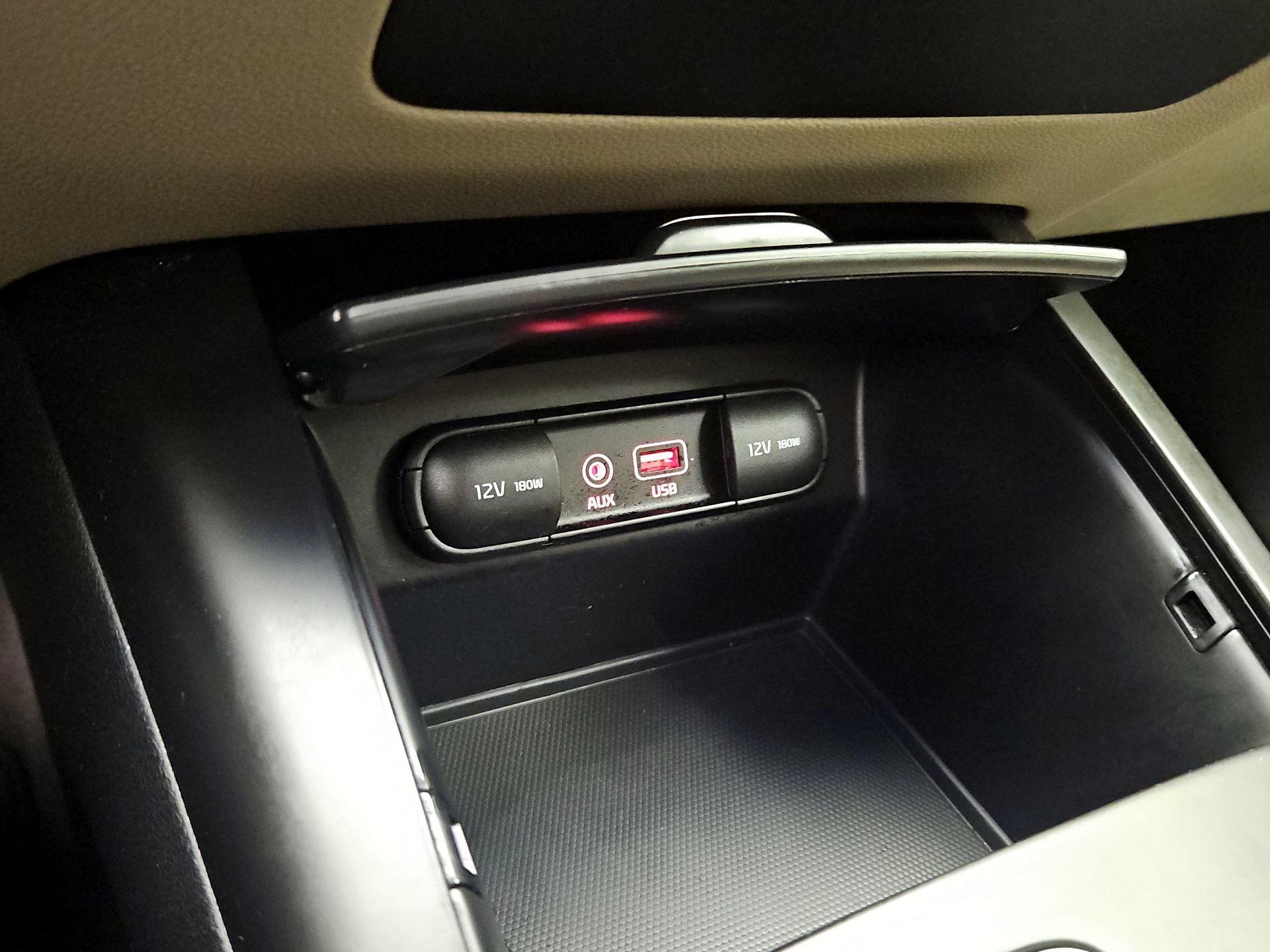 Thumbnail: 2016 Kia Sorento - 18